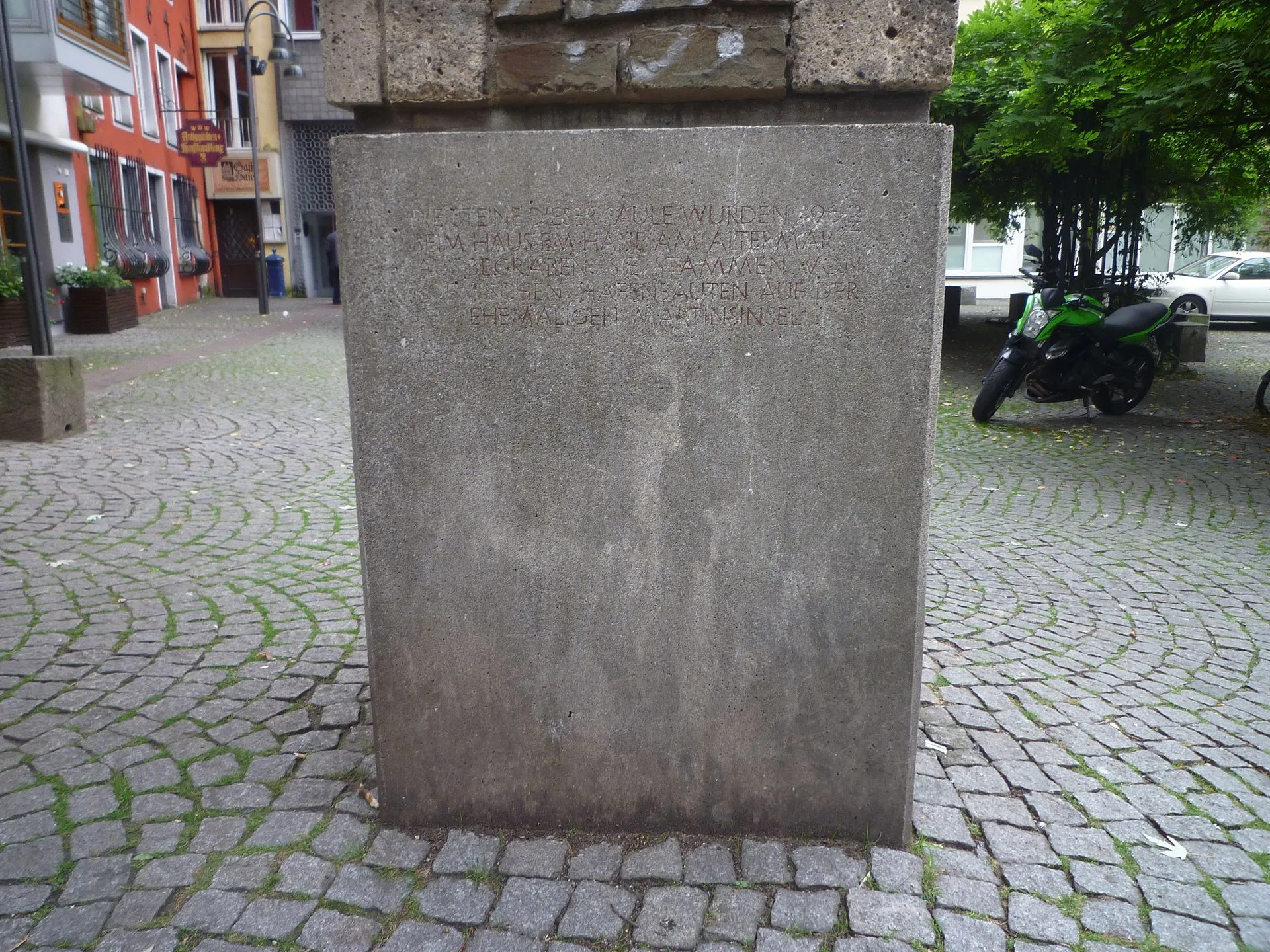 "Schmitz-Säule" inscription of the eastside of the column, on the place infront of the church "Groß Sankt Martin", Cologne