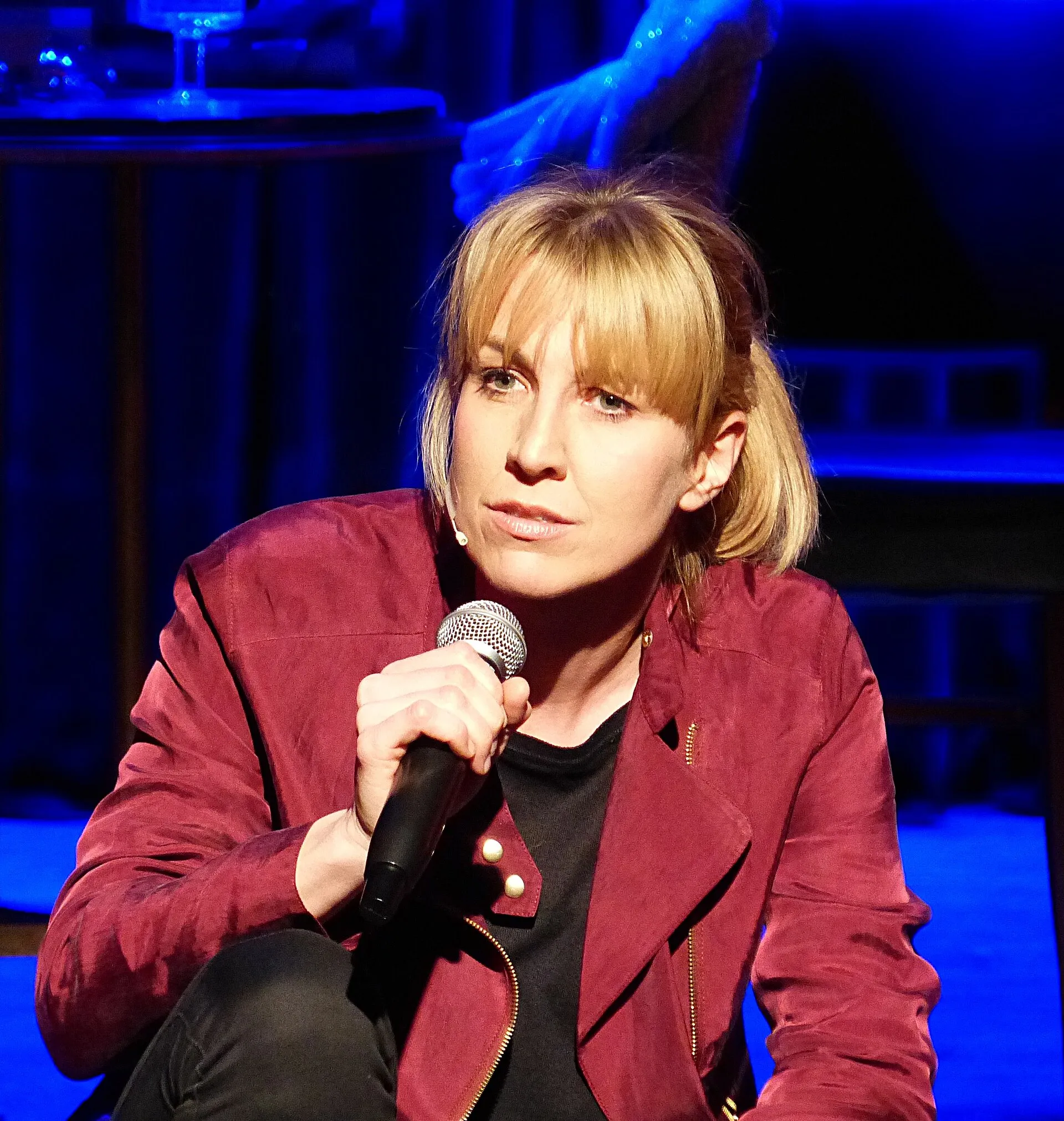 Nora Boeckler feierte am 23.11.2015 im Theater "Senftöpfchen" mit ihrem Solo-Programm "Spass ist mir Ernst" Premiere.
