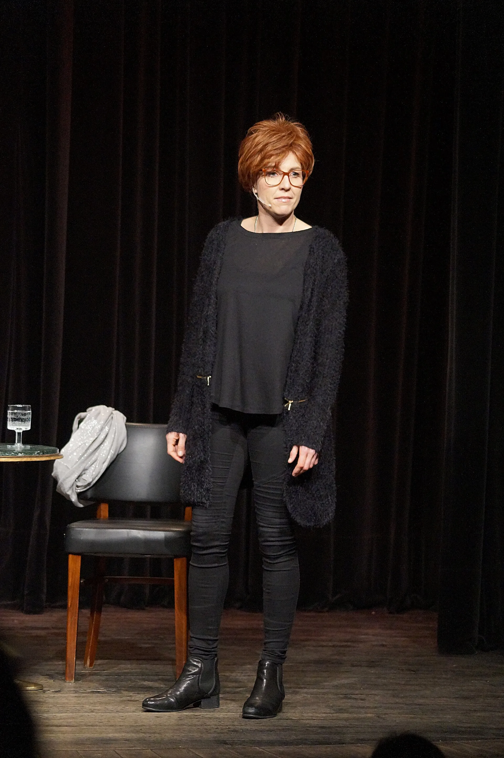 Nora Boeckler feierte am 23.11.2015 im Theater "Senftöpfchen" mit ihrem Solo-Programm "Spaß ist mir Ernst" Premiere.