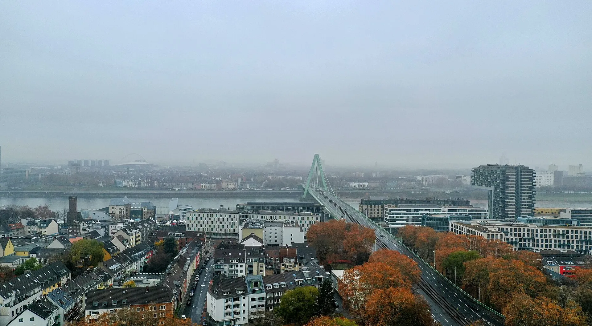 Wenig Brückenverkehr an einem Sonntag 2018