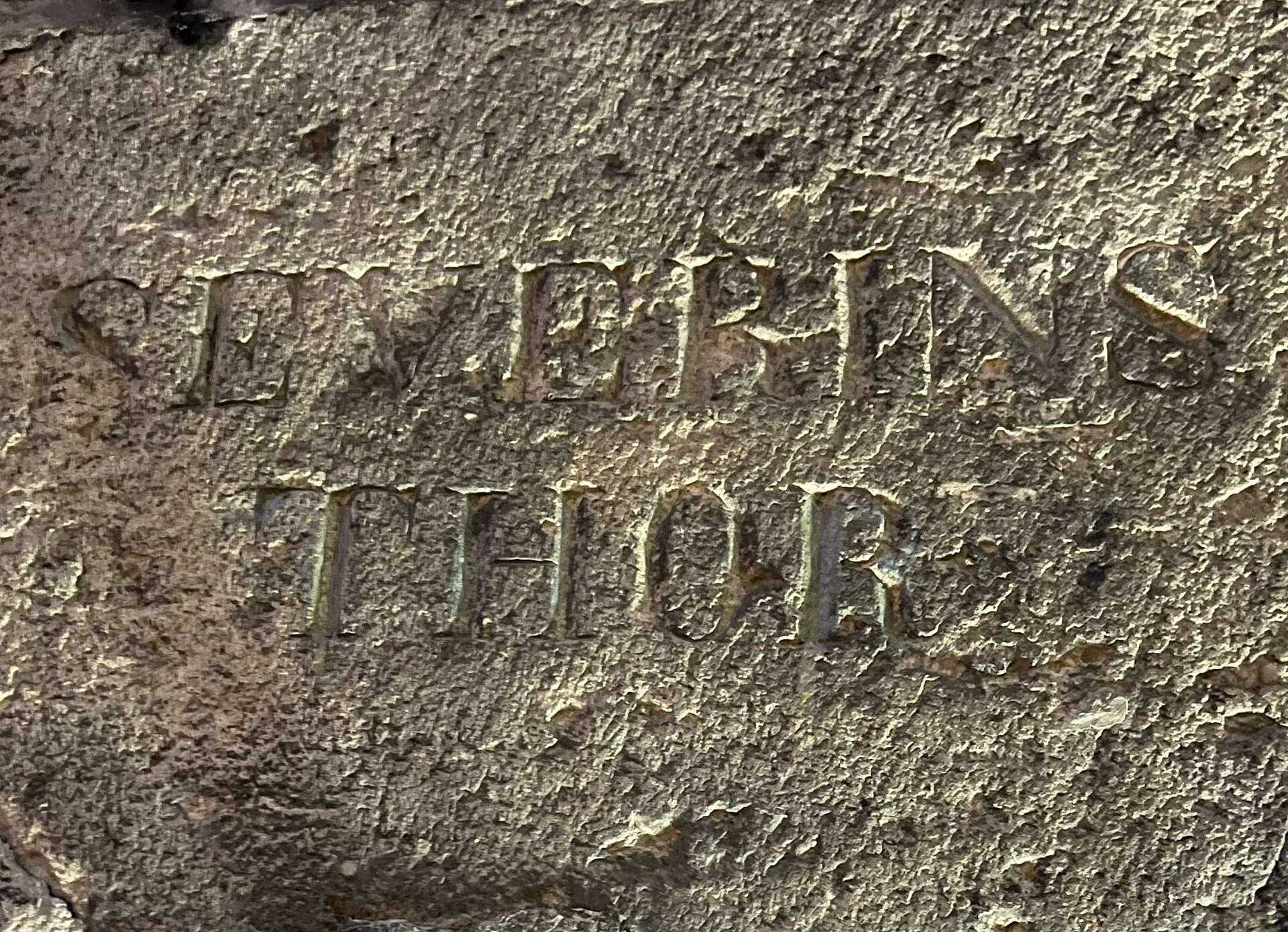 Inschrift im Severinstor in Köln, Deutschland