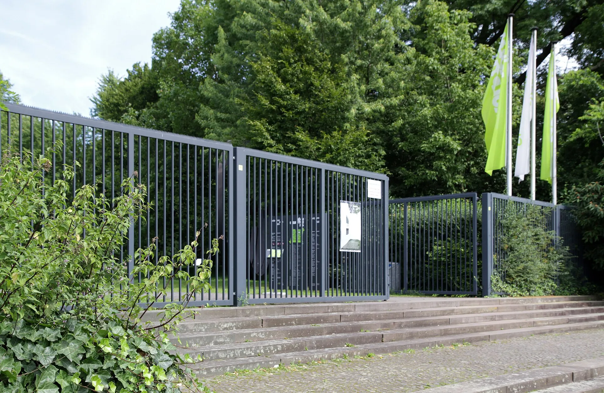 Köln-Neustadt-Nord, Nordosteingang des Skulpturenparks am Konrad-Adenauer-Ufer