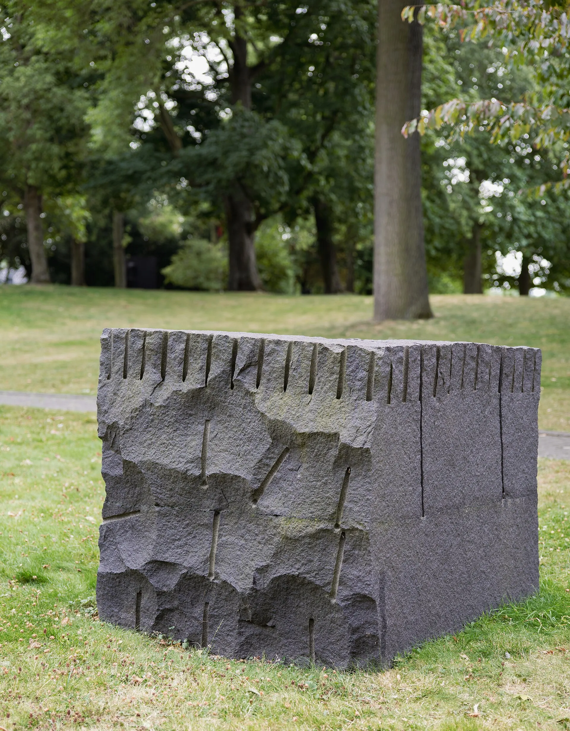 Ulrich Rückriem, Granit, schwarz, Schweden, gespalten, geschnitten, geschliffen, 1986, Skulpturenpark Köln