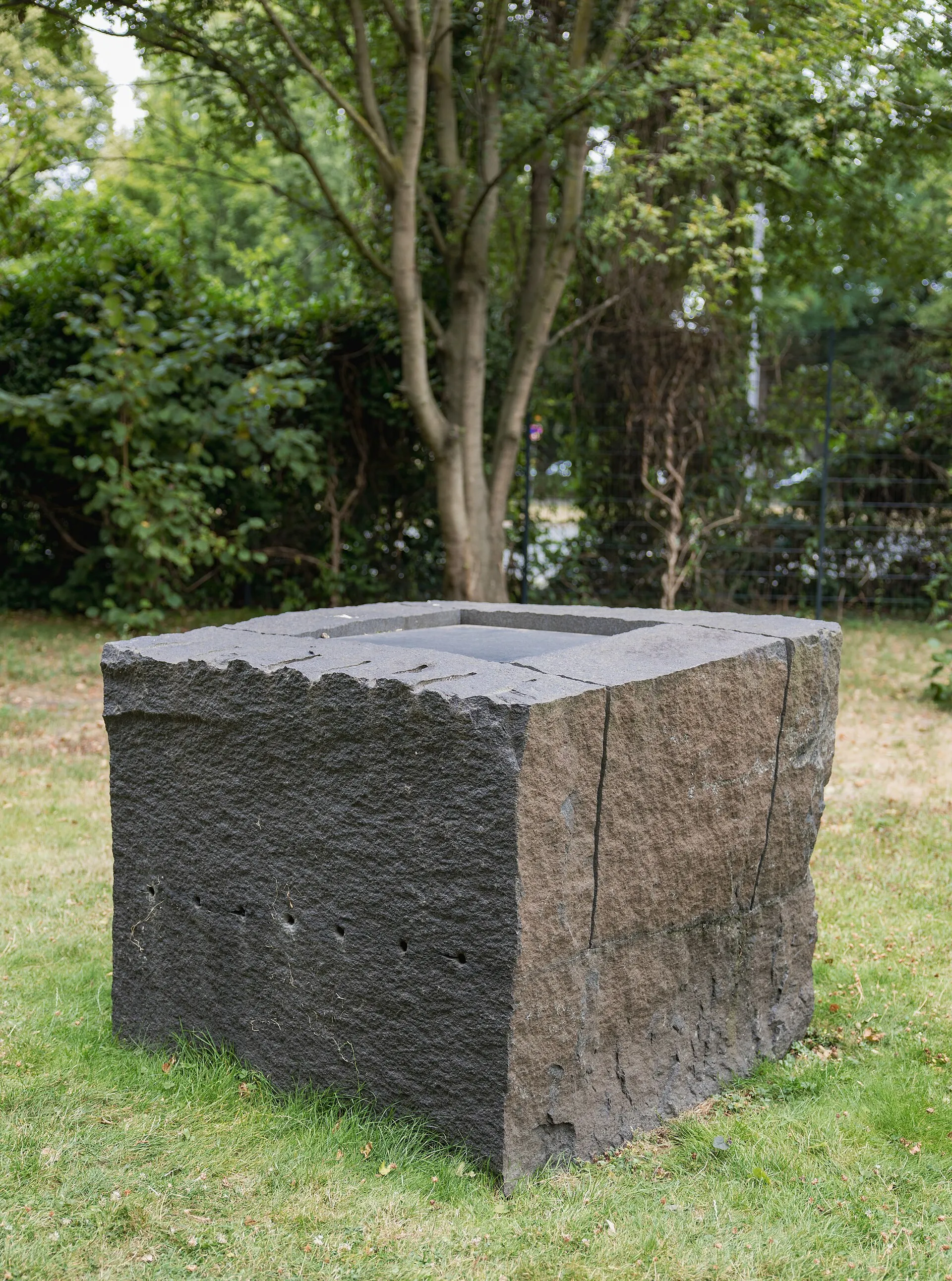 Ulrich Rückriem, Granit, schwarz, Schweden, gespalten, geschnitten, geschliffen, 1986, Skulpturenpark Köln