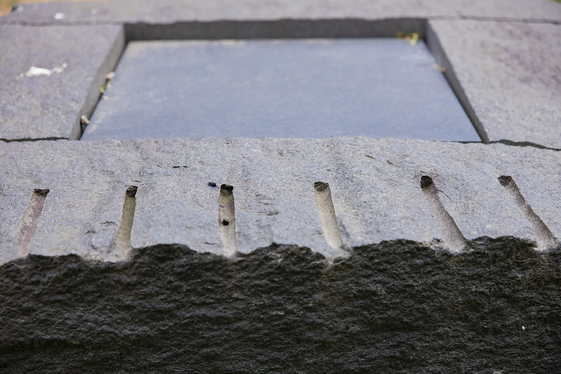 Ulrich Rückriem, Granit, schwarz, Schweden, gespalten, geschnitten, geschliffen, 1986, Skulpturenpark Köln