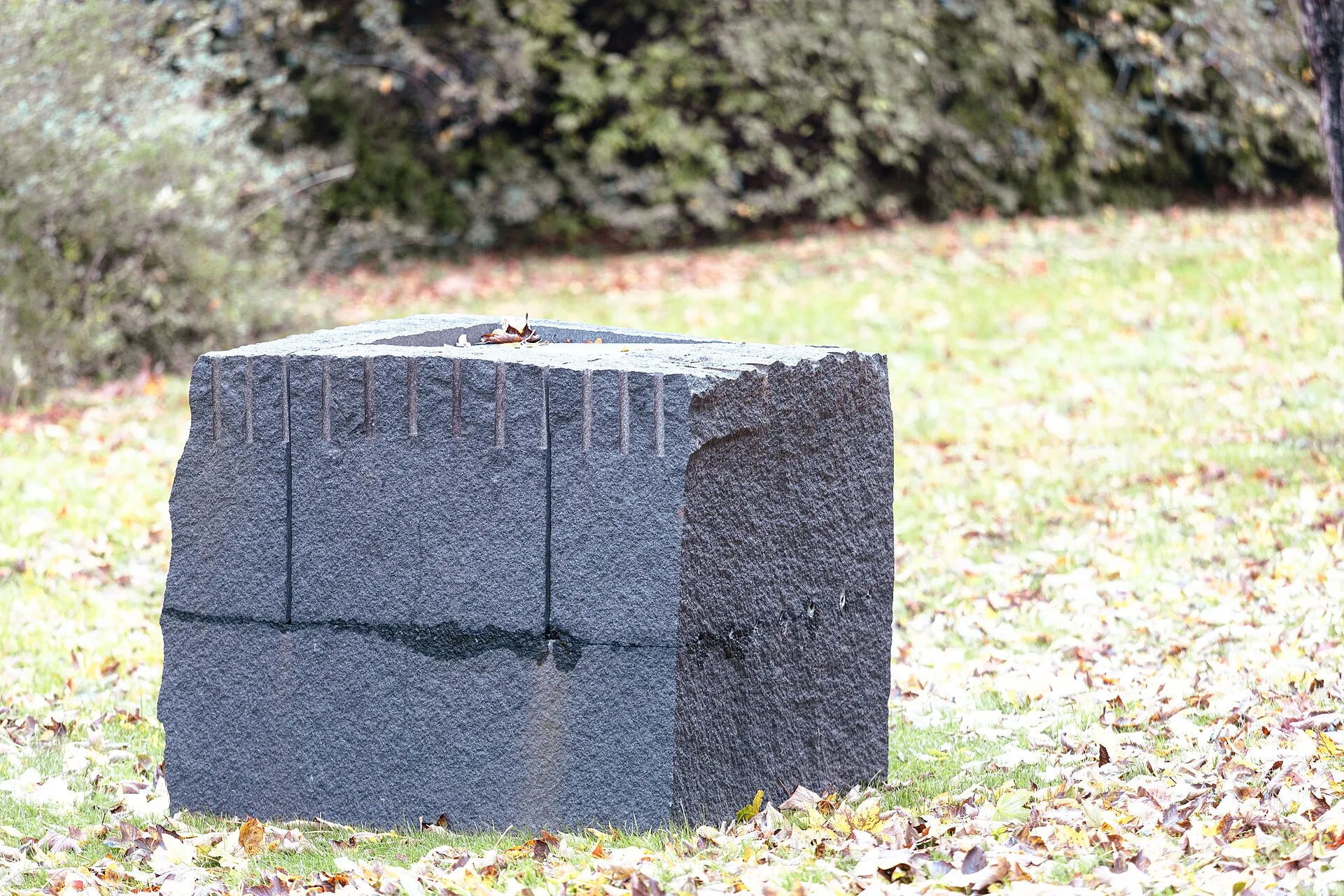 Ulrich Rückriem, Granit, schwarz, Schweden, gespalten, geschnitten, geschliffen, 1986, Skulpturenpark Köln