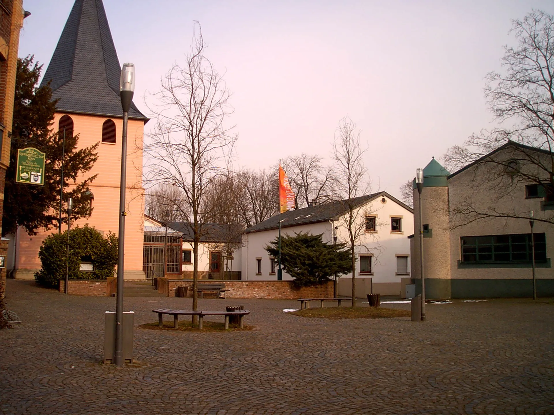 Köln-Rheinkassel, Dorfplatz, 2004,