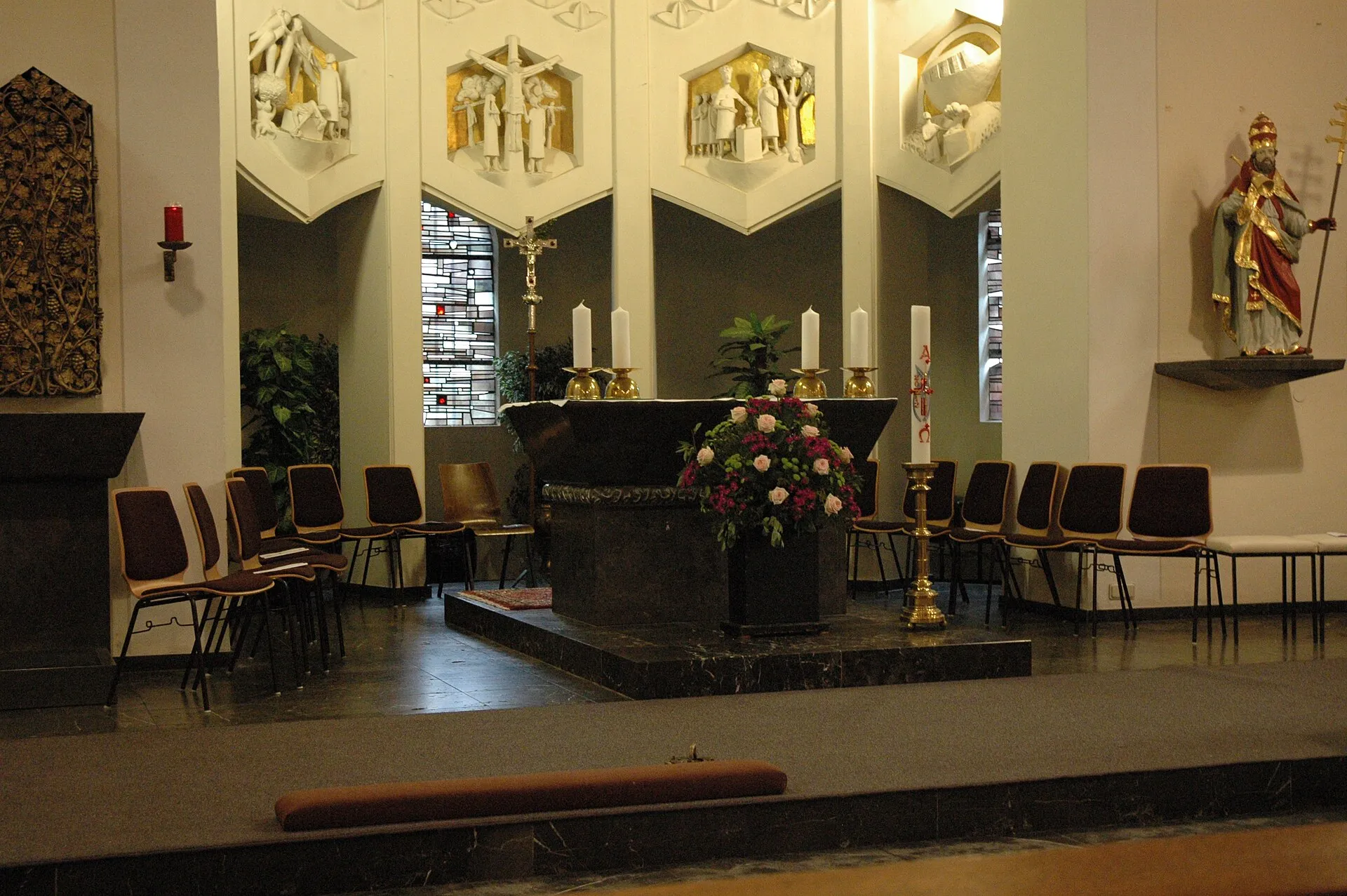Altar und Apsis