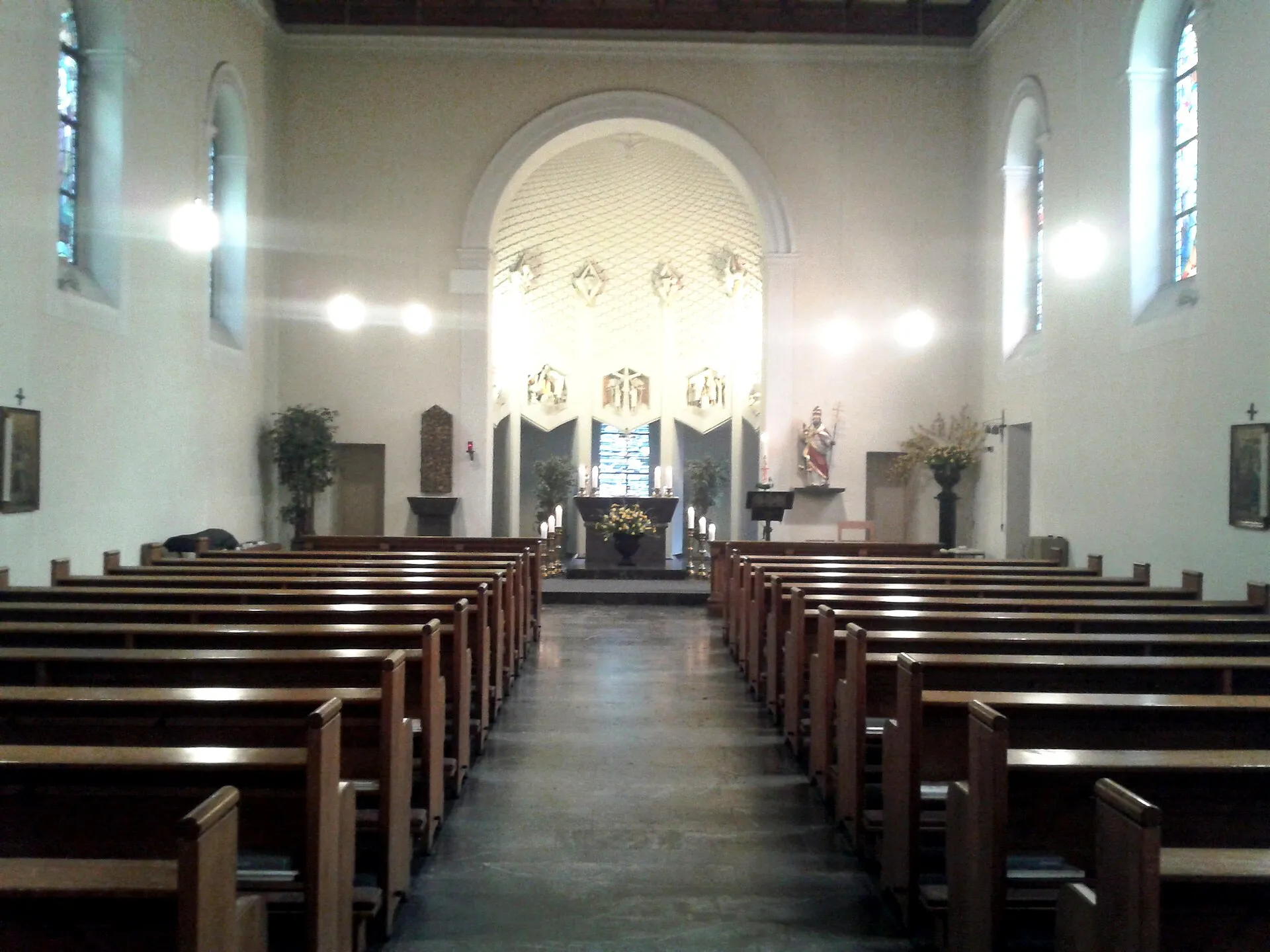 Innenraum der kath. Pfarrkirche St. Cornelius, Köln-Heumar