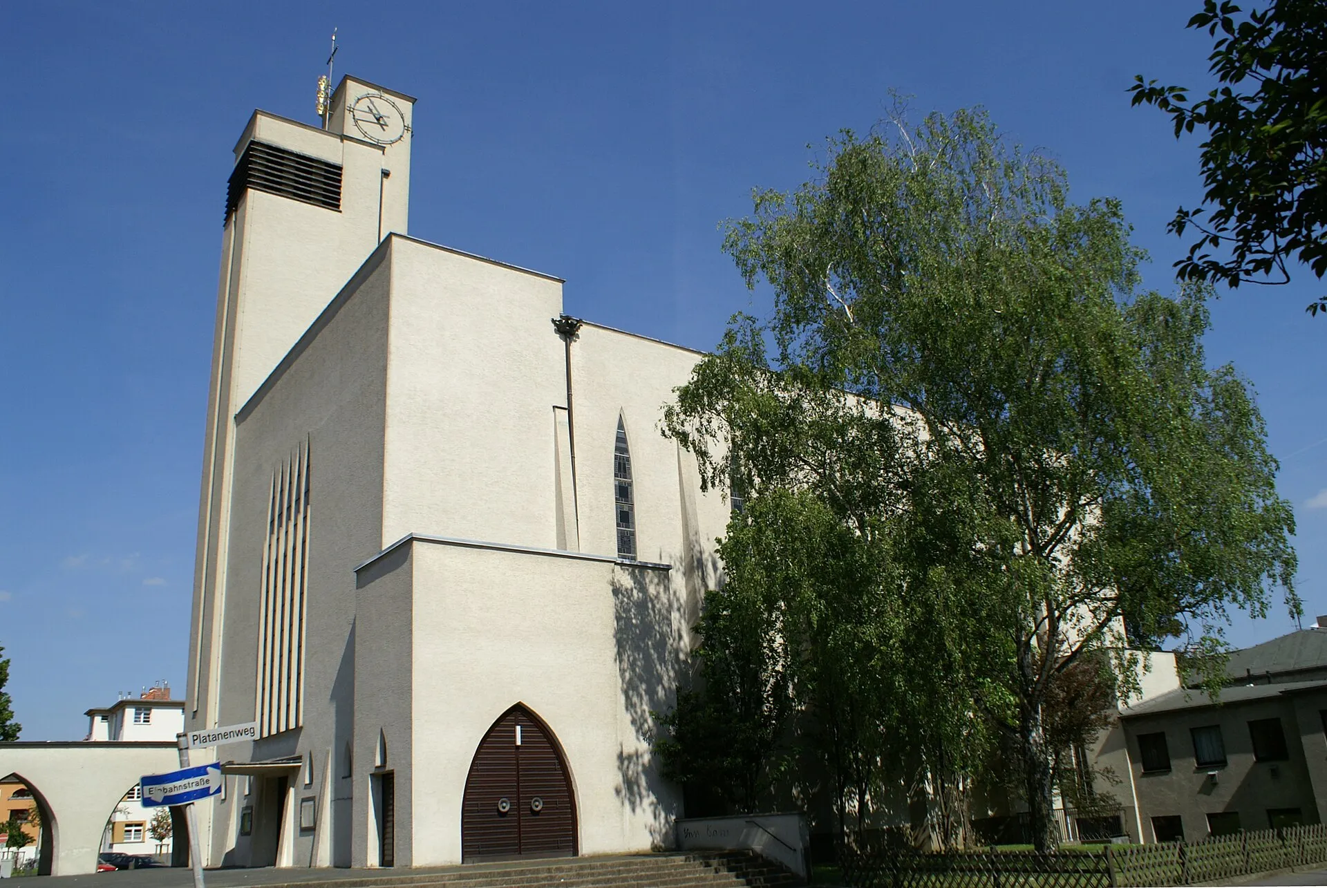 St. Dreikönigen in Köln-Bickendorf am Weißdornweg