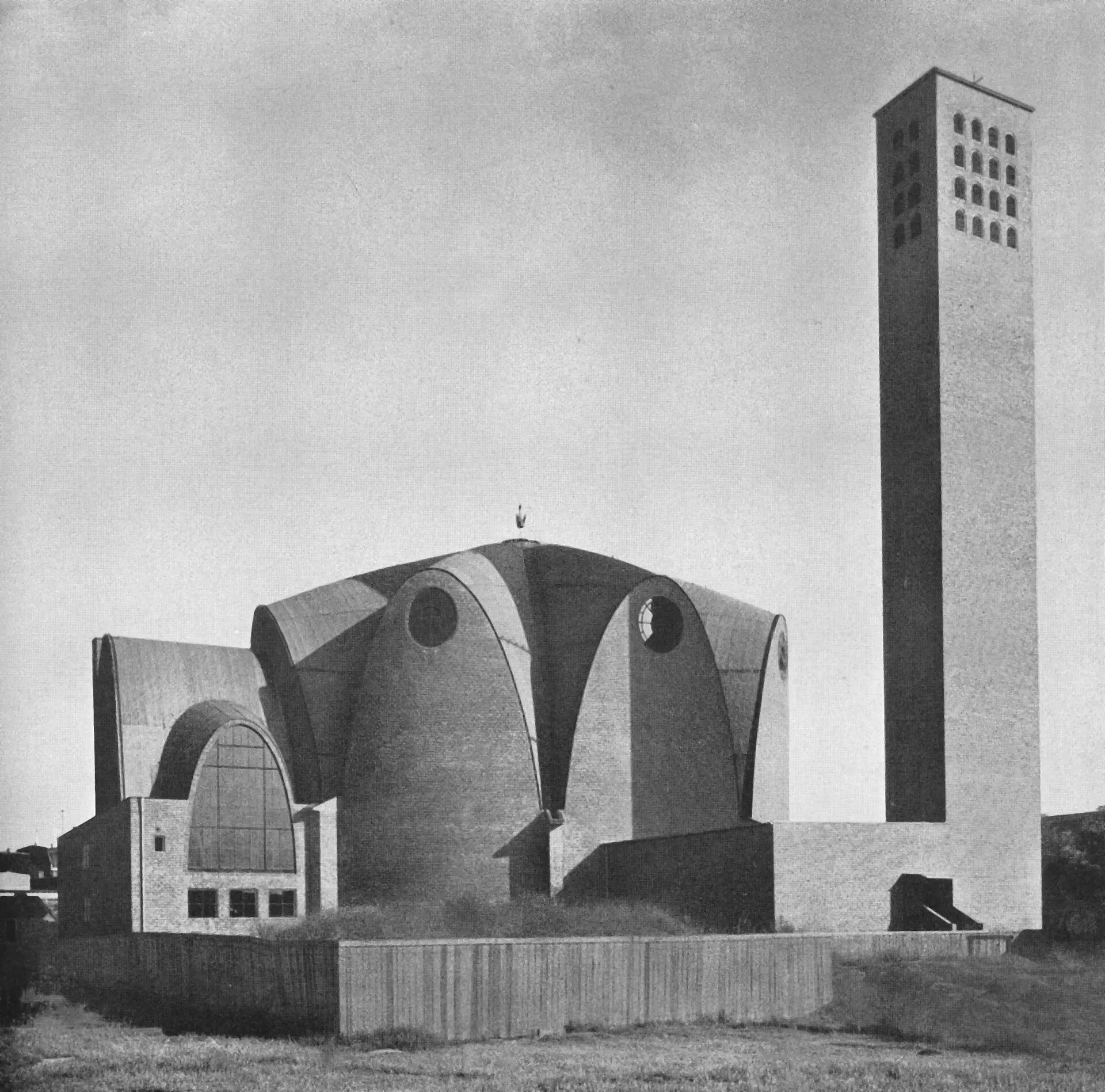 Erster moderner Kirchenbau Kölns: St. Engelbert