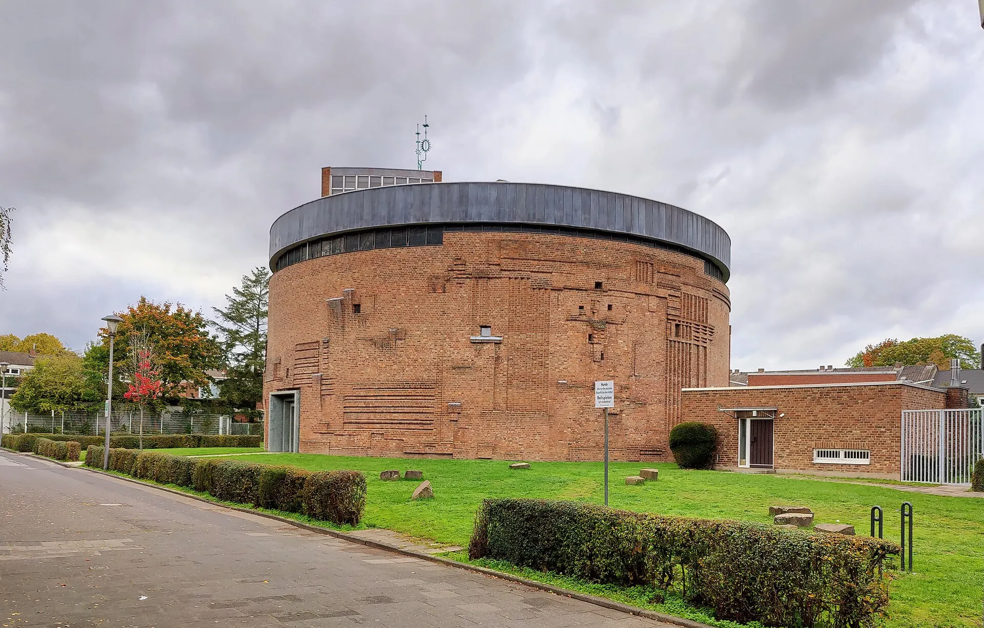 Katholische Pfarrkirche St. Franziskus Köln-Bilderstöckchen, Nordrhein-Westfalen, Deutschland