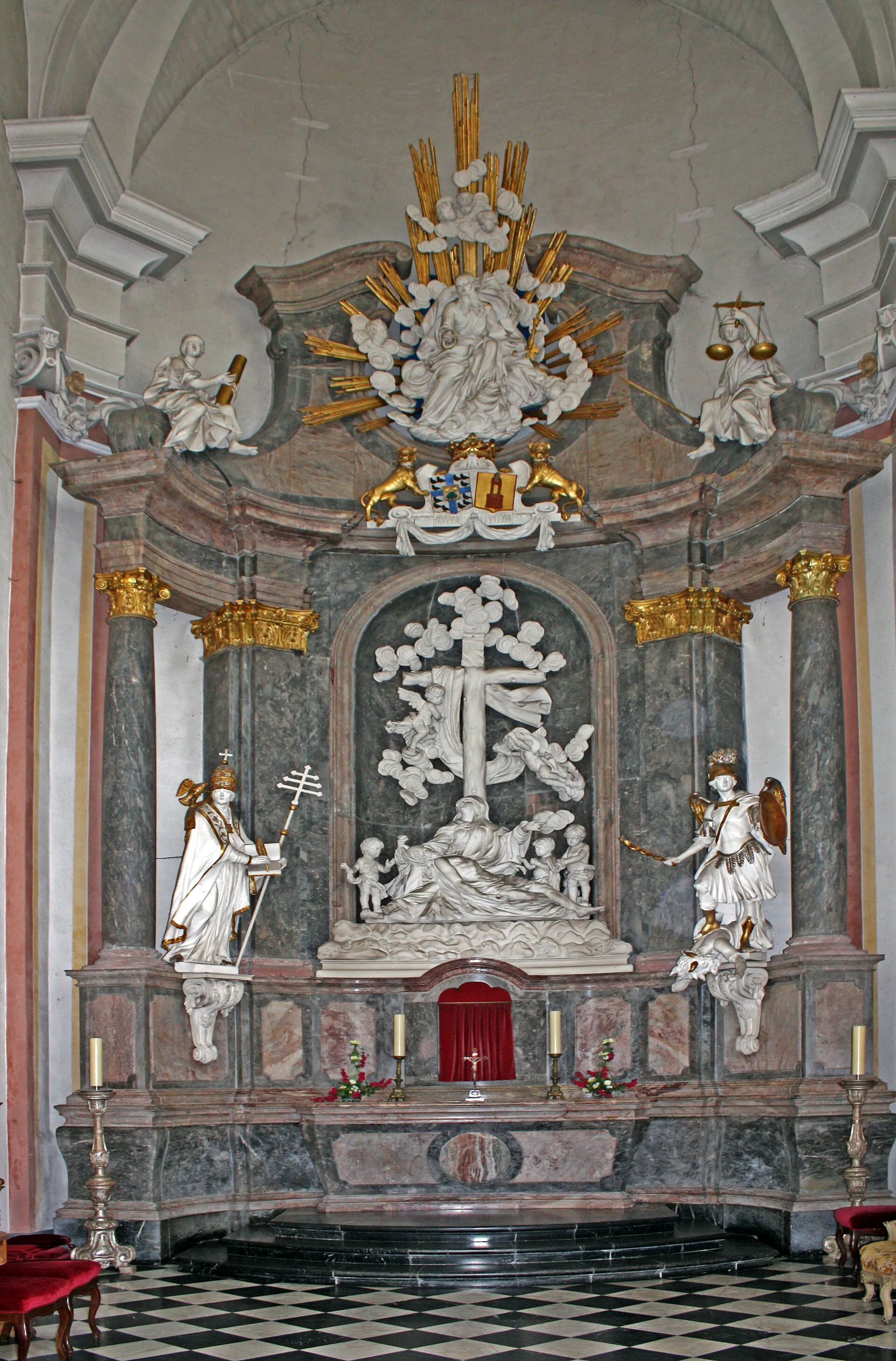Der in seiner Grundsubstanz erhaltene Hochaltar