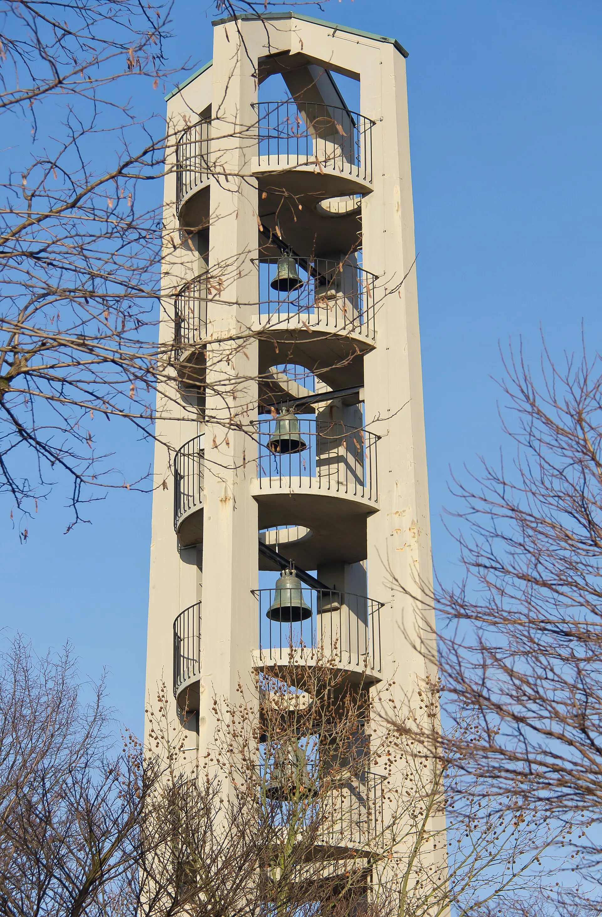 Denkmalgeschützte Kirche St. Joseph in Köln-Braunsfeld. Architekten: Rudolf Schwarz und Josef Bernard, Bauzeit: 1952-55.