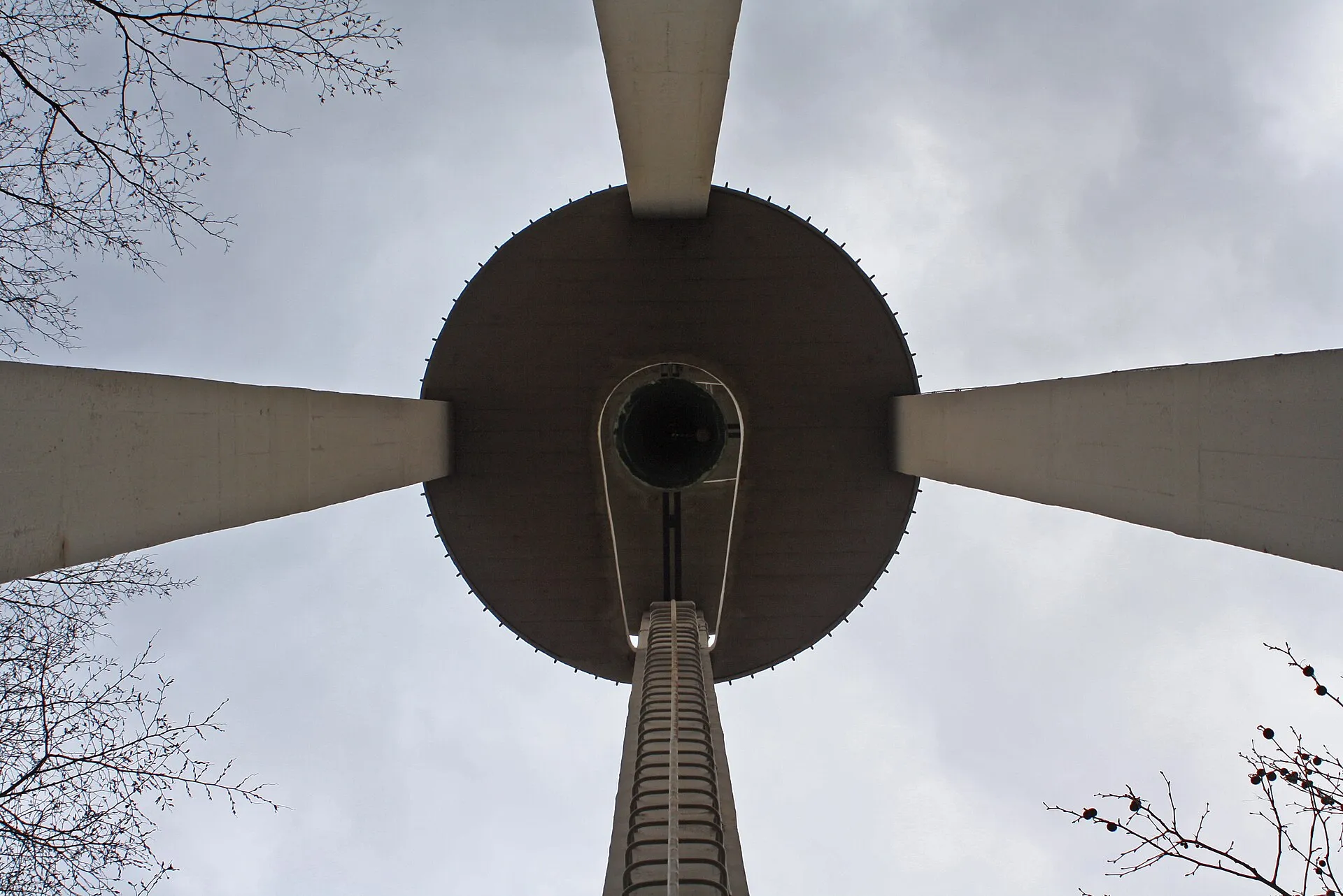 Pfarrkirche St. Joseph, Braunstr. 29–35, Glockenturm