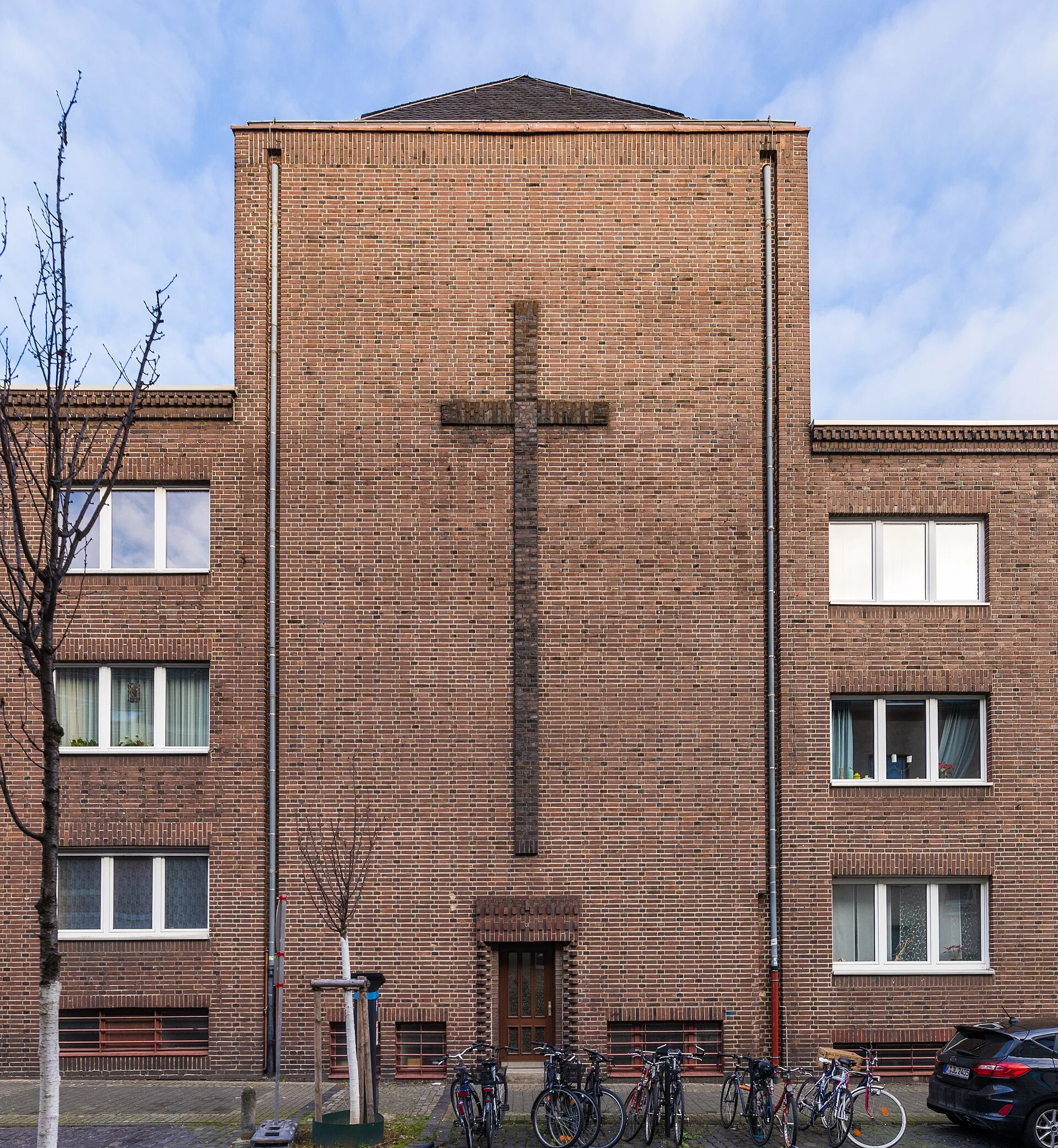 St. Karl Borromäus, Köln-Sülz. Ansicht Rückseite, Gustavstraße