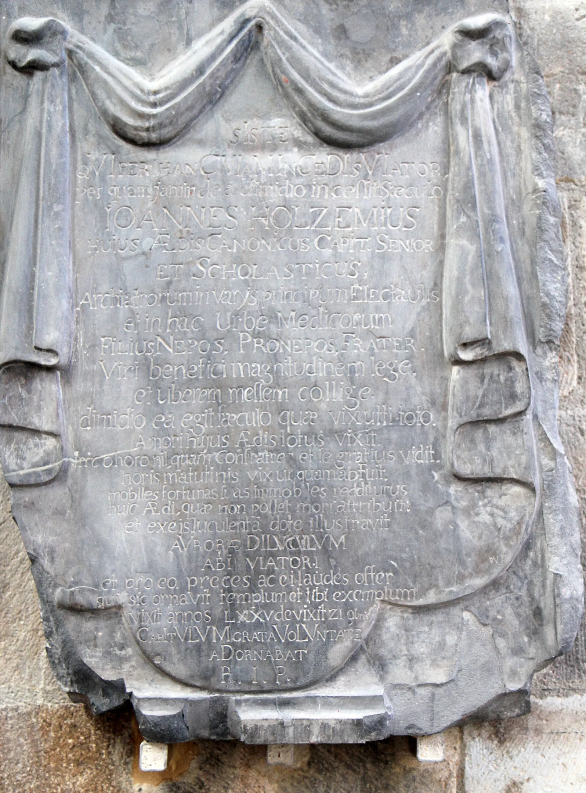 Köln Altstadt-Nord, St. Kunibert. Epitaph des Kanonikers Johannes Holzenius