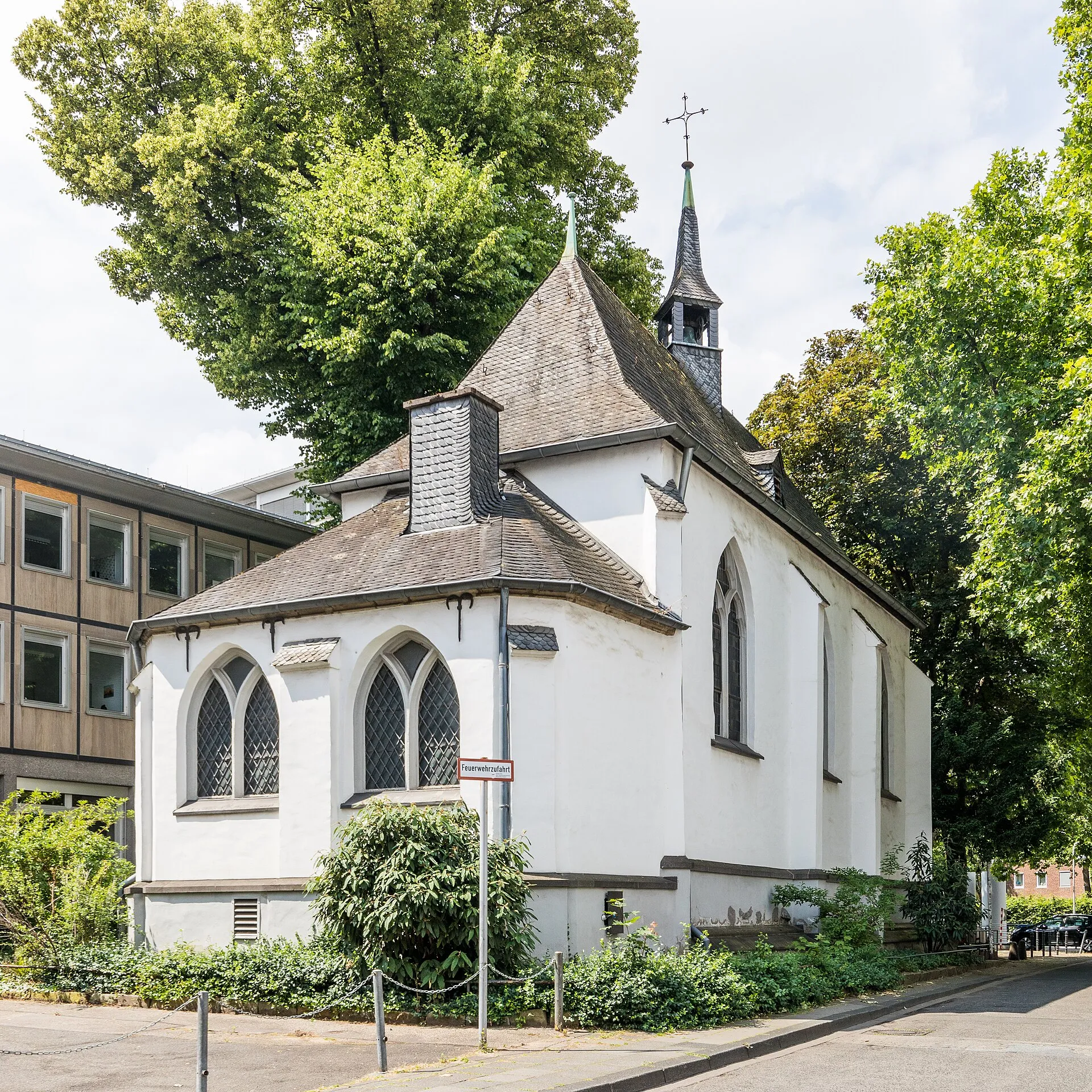 St. Maria Ablass, Ansicht von Nordost, Köln Die Kapelle wird als Hll.-Konstantin-und-Helena-Kirche von der Russisch-Orthodoxen Gemeinde Kölns genutzt