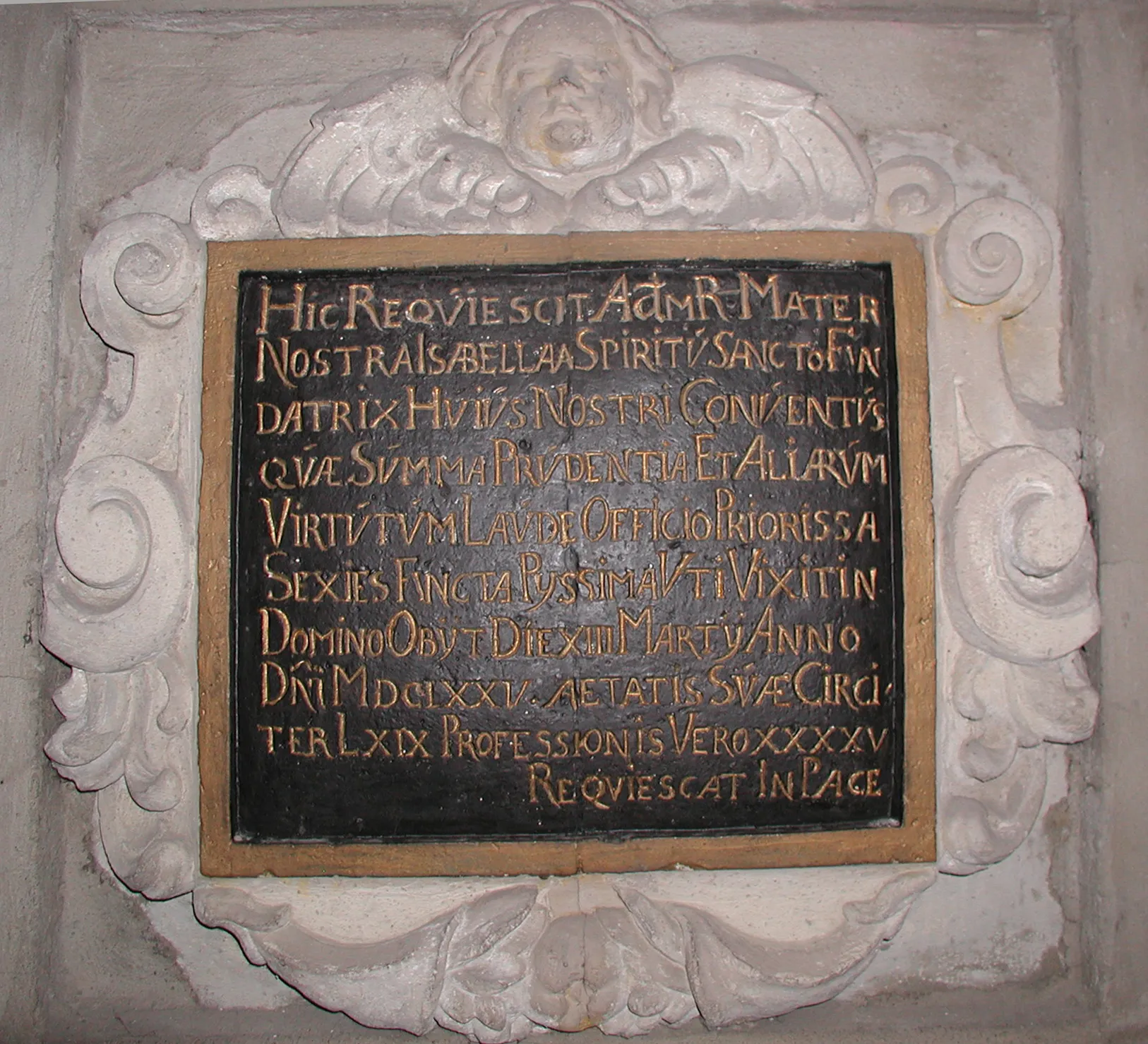 Epitaph der Gründerin Sr. Isabella a Spiritu Sancto