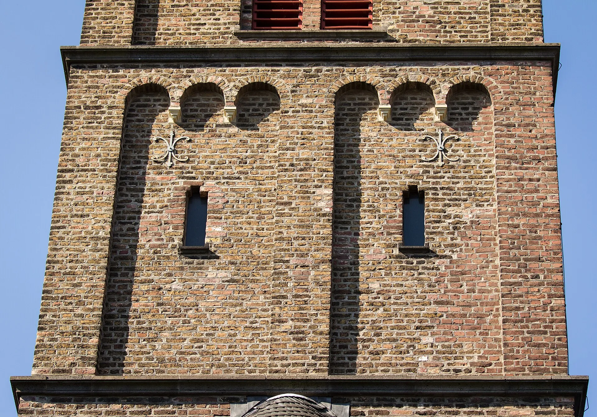 Katholische Pfarrkirche St. Servatius in Köln-Immendorf