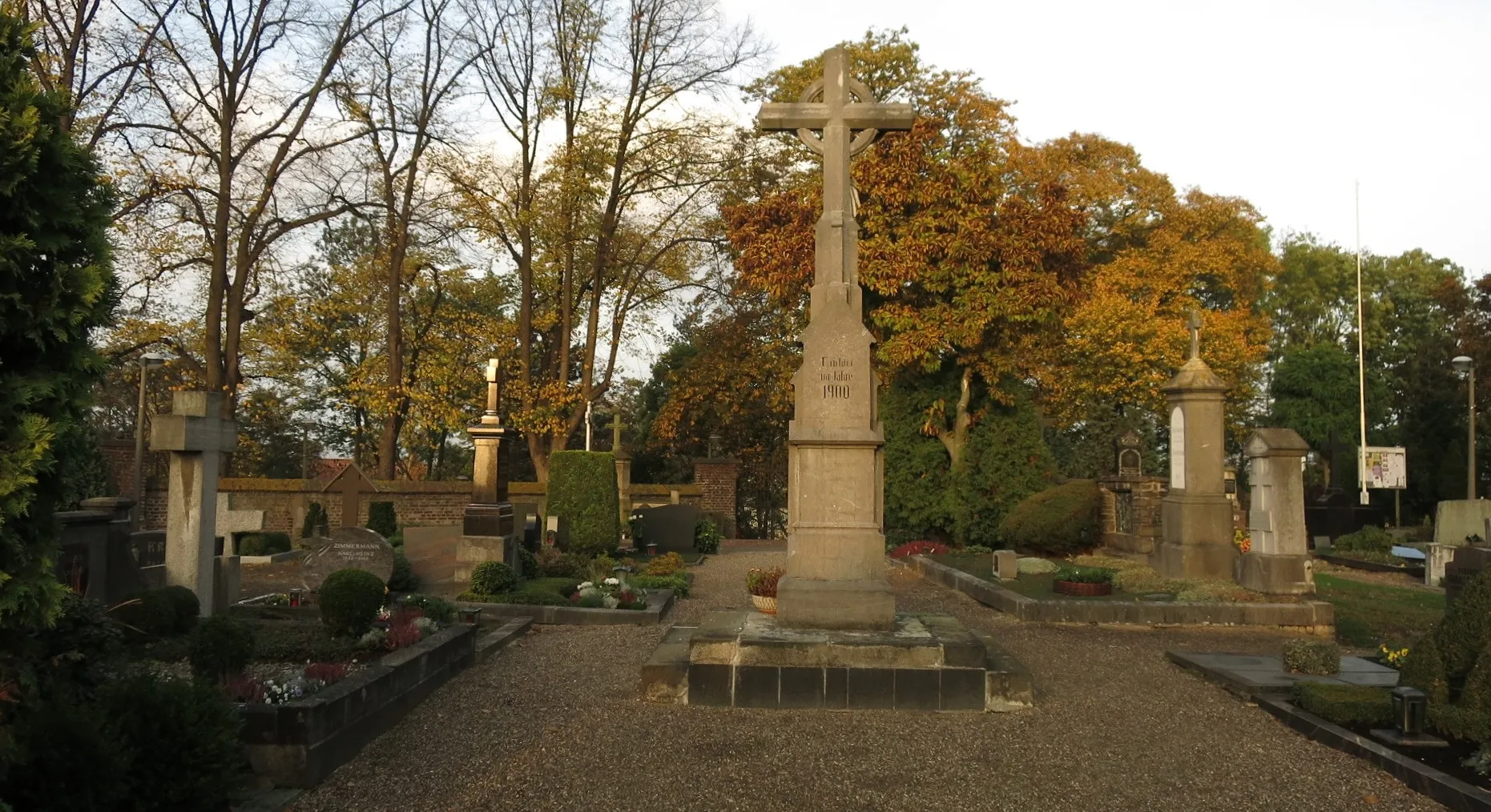 St. Servatius (Köln-Immendorf) - Hochkreuz des Friedhofs