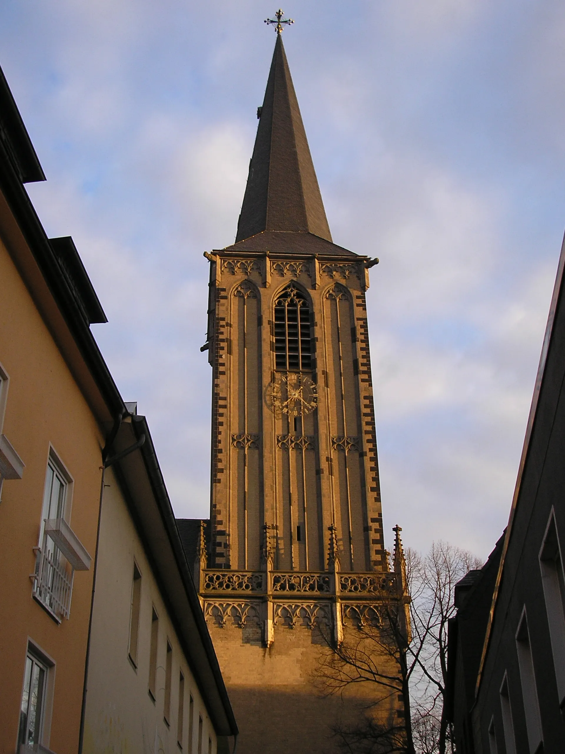 St.Severin, Turm im Abendlicht.