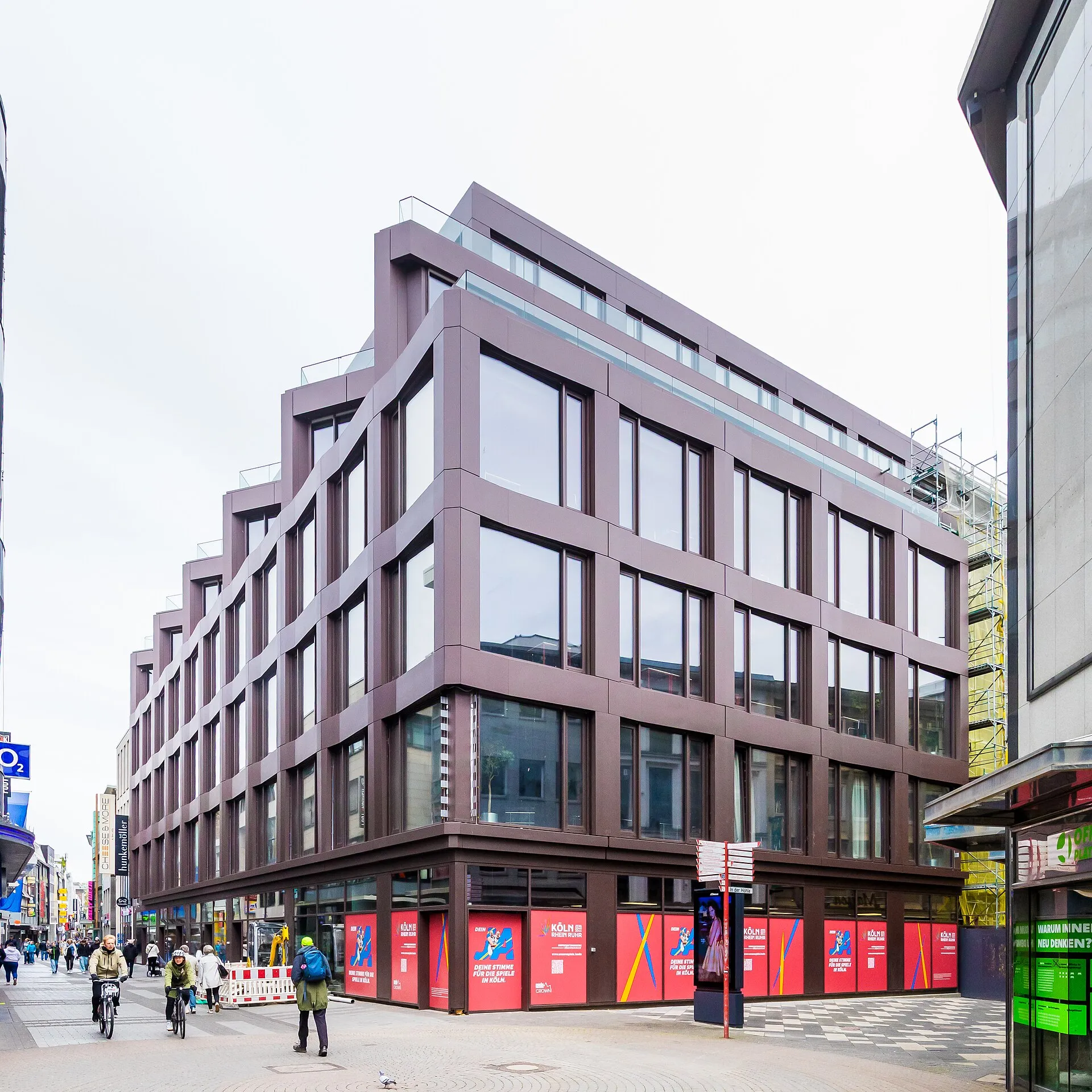 Geschäftsgebäude Hohe Straße 68-82, Köln, nach Umbau. Seit Oktober 2025 nutzt die Zentralbibliothek das Gebäude als Interim