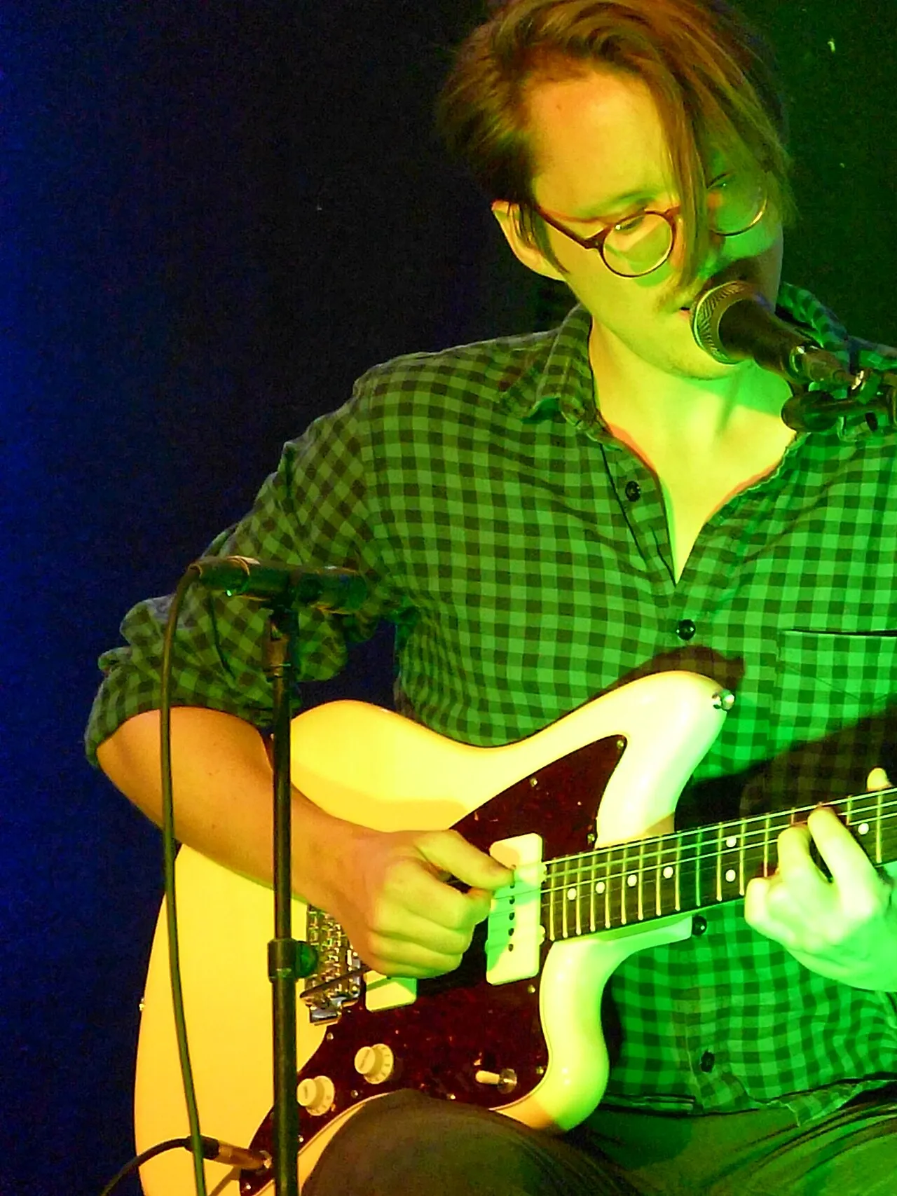 David Helm (b,bg,voc) in the concert „NICA live im GREEN ROOM“ with Shannon Barnett (tb,voc,comp) at Stadtgarten, (Cologne) , Germany, May 28th, 2020