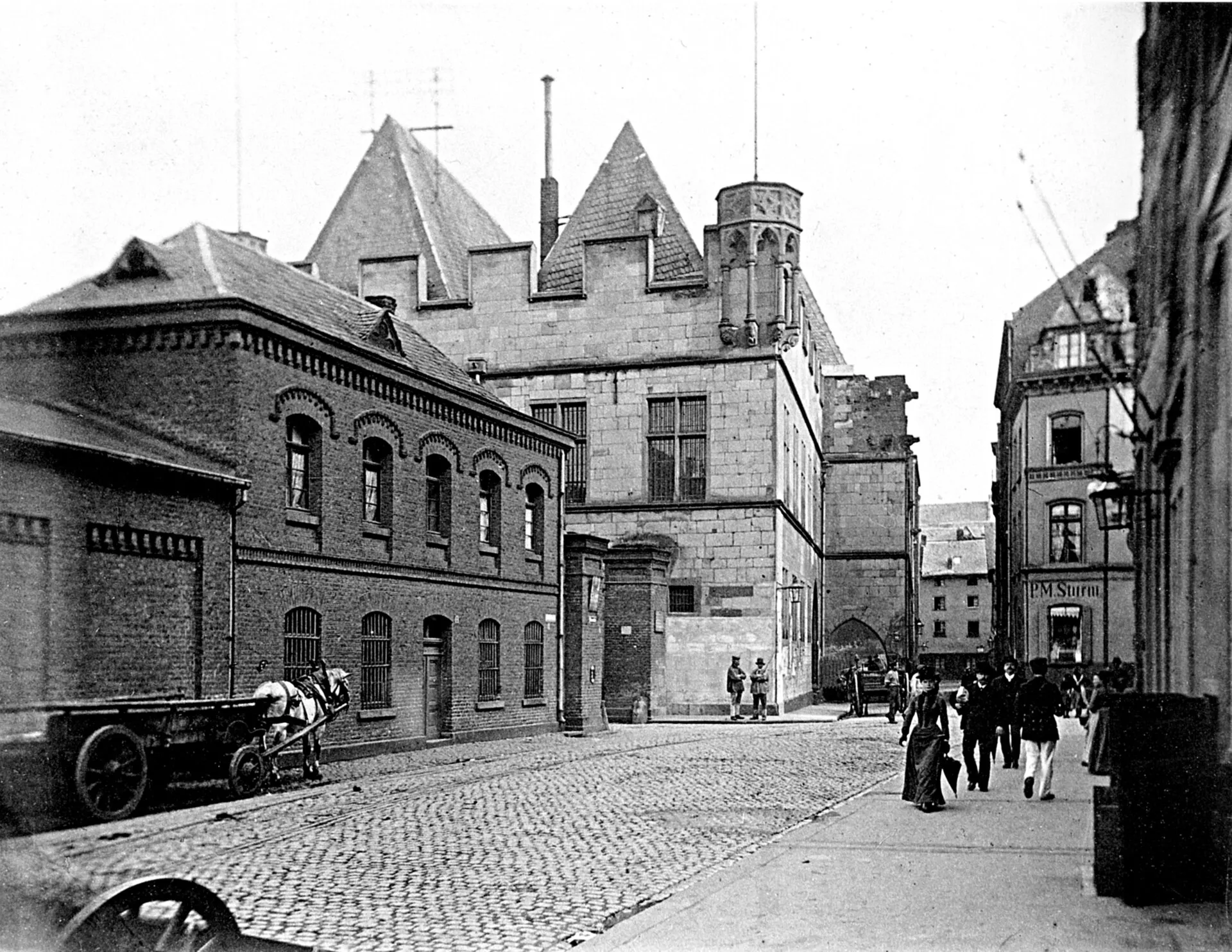Am Bollwerk. Blick Richtung Süden, Mauthgasse. Links: Preußisches Zollhaus (Backsteingebäude) Mitte hinten: Stapelhaus, mit Zinnen und Ecktürmchen bewehrt