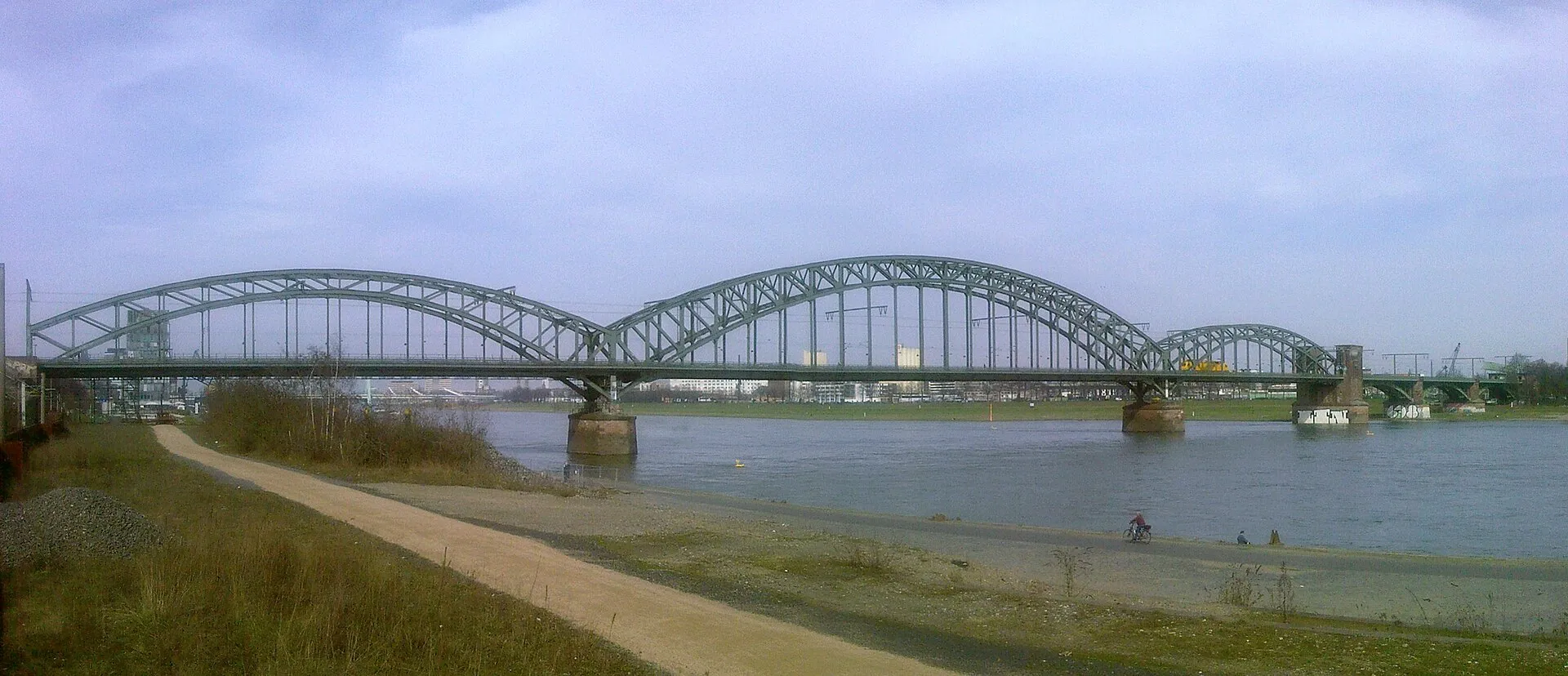Kölner Südbrücke, von der Schönhauser Straße aus gesehen