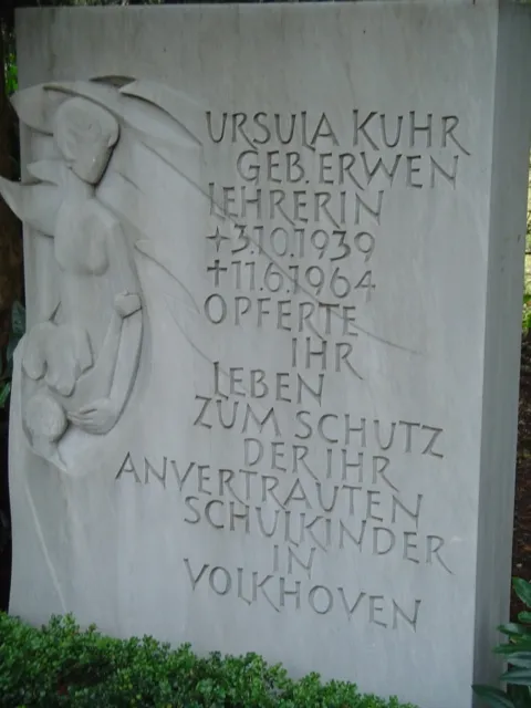 Gravestone for Ursula Kuhr on Südfriedhof (Köln) , one of the two teachers killed in the Cologne school massacre in 1964. Its inscription reads „Ursula Kuhr (ne