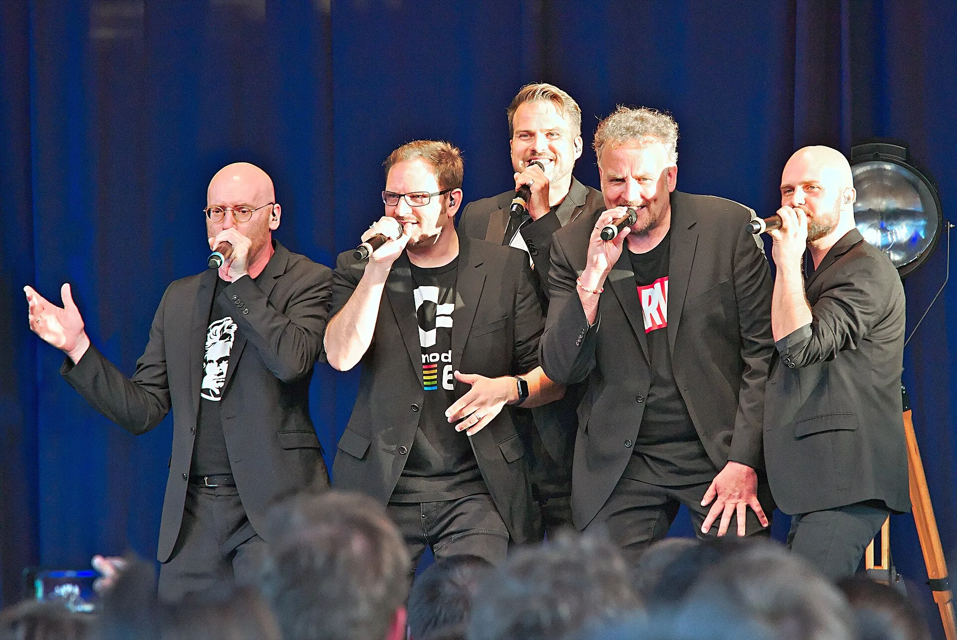Konzert der A-cappella-Pop-Gruppe Alte Bekannte im Kölner Tanzbrunnen . Von links nach rechts: Clemens Schmuck , Nils Olfert, Ingo Wolfgarten, Daniel „Dän“ Dick