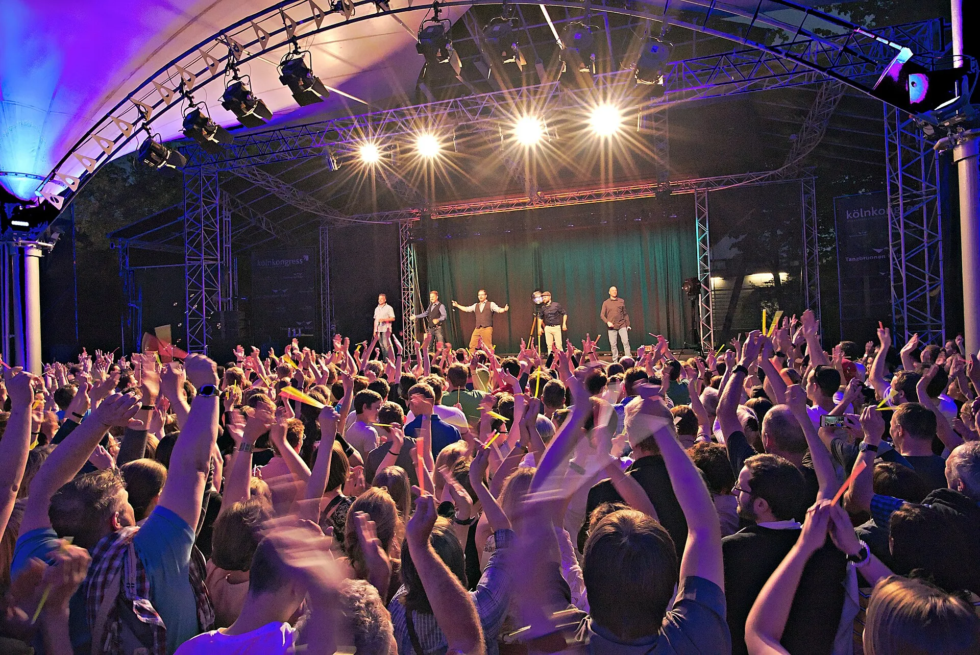 Konzert der A-cappella-Pop-Gruppe Alte Bekannte im Kölner Tanzbrunnen .