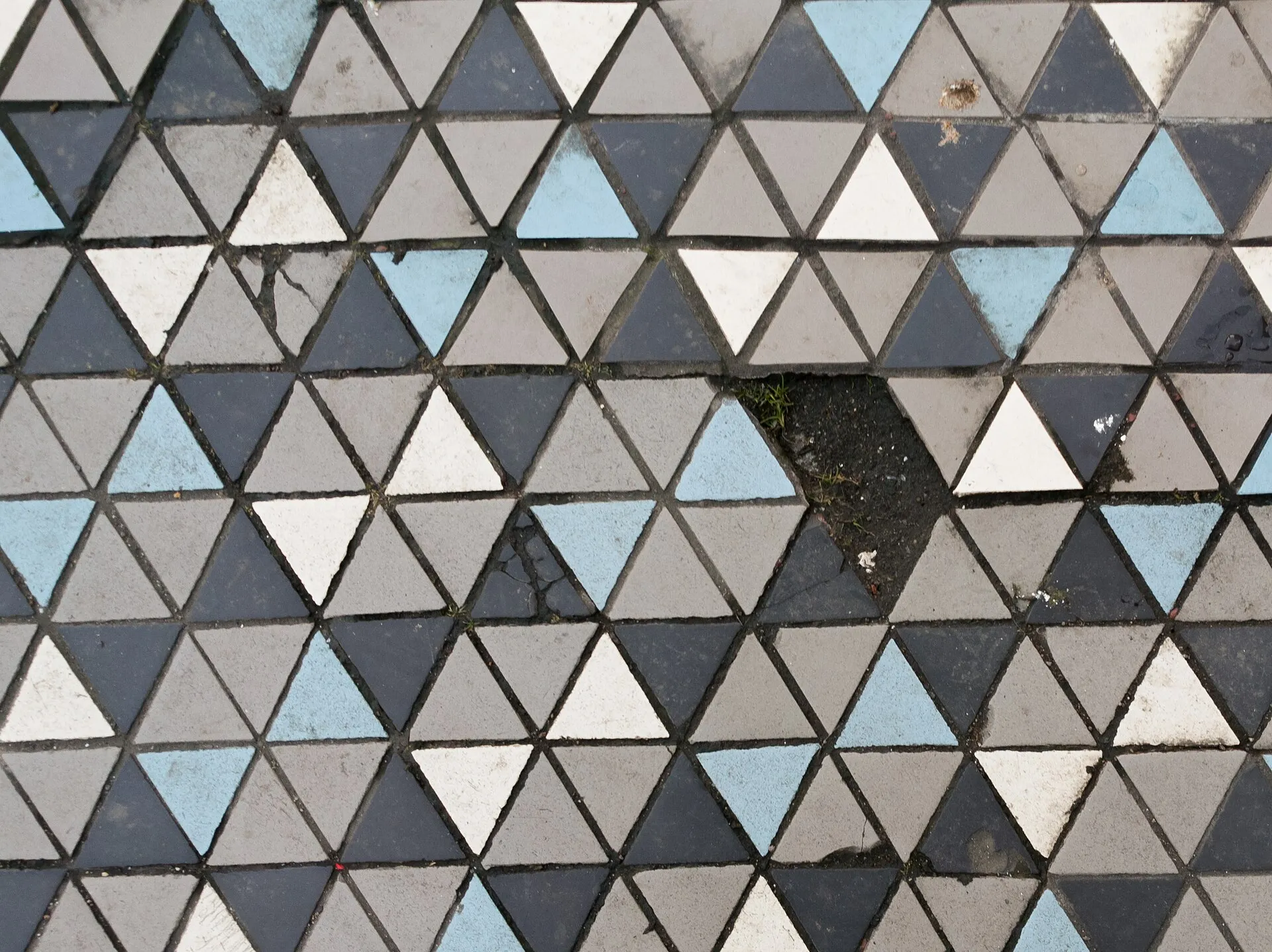 Pigeon fountain, Cologne. Broken mosaic.