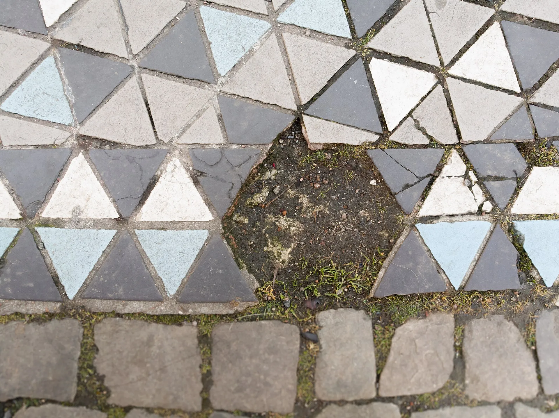 Pigeon fountain, Cologne. Broken mosaic.