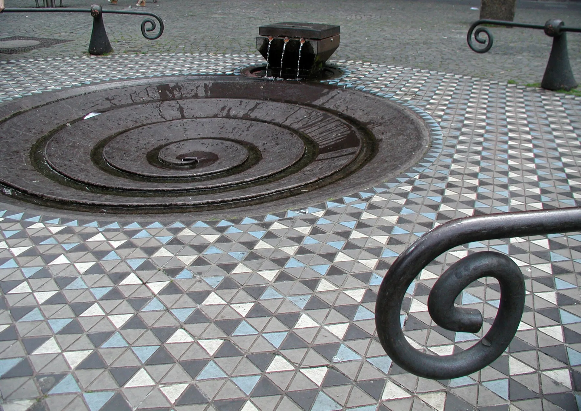 Cologgne, pigeon fountain (Ewald Matare)
