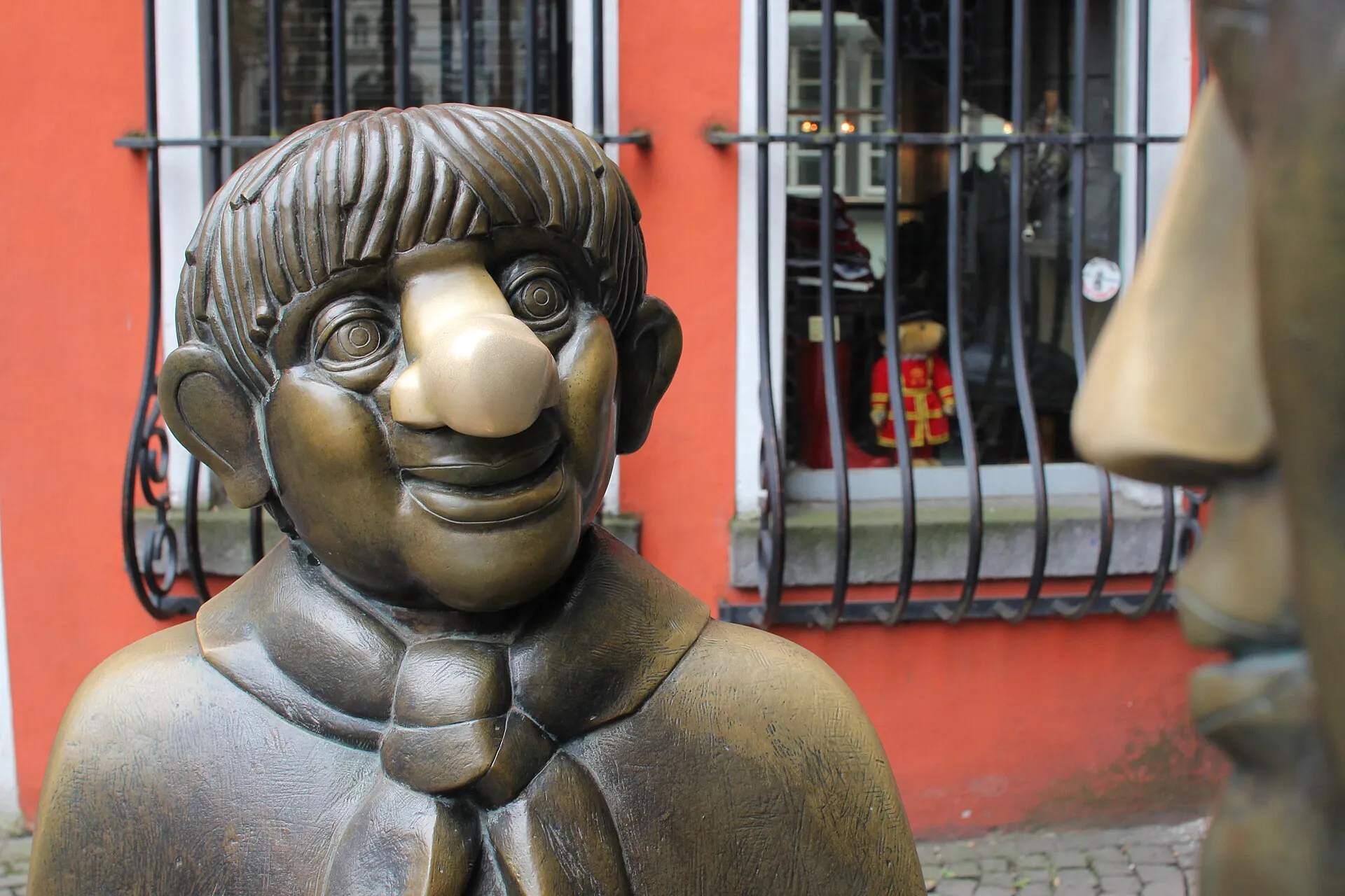 Tünnes im Tünnes-und-Schäl-Denkmal, Köln