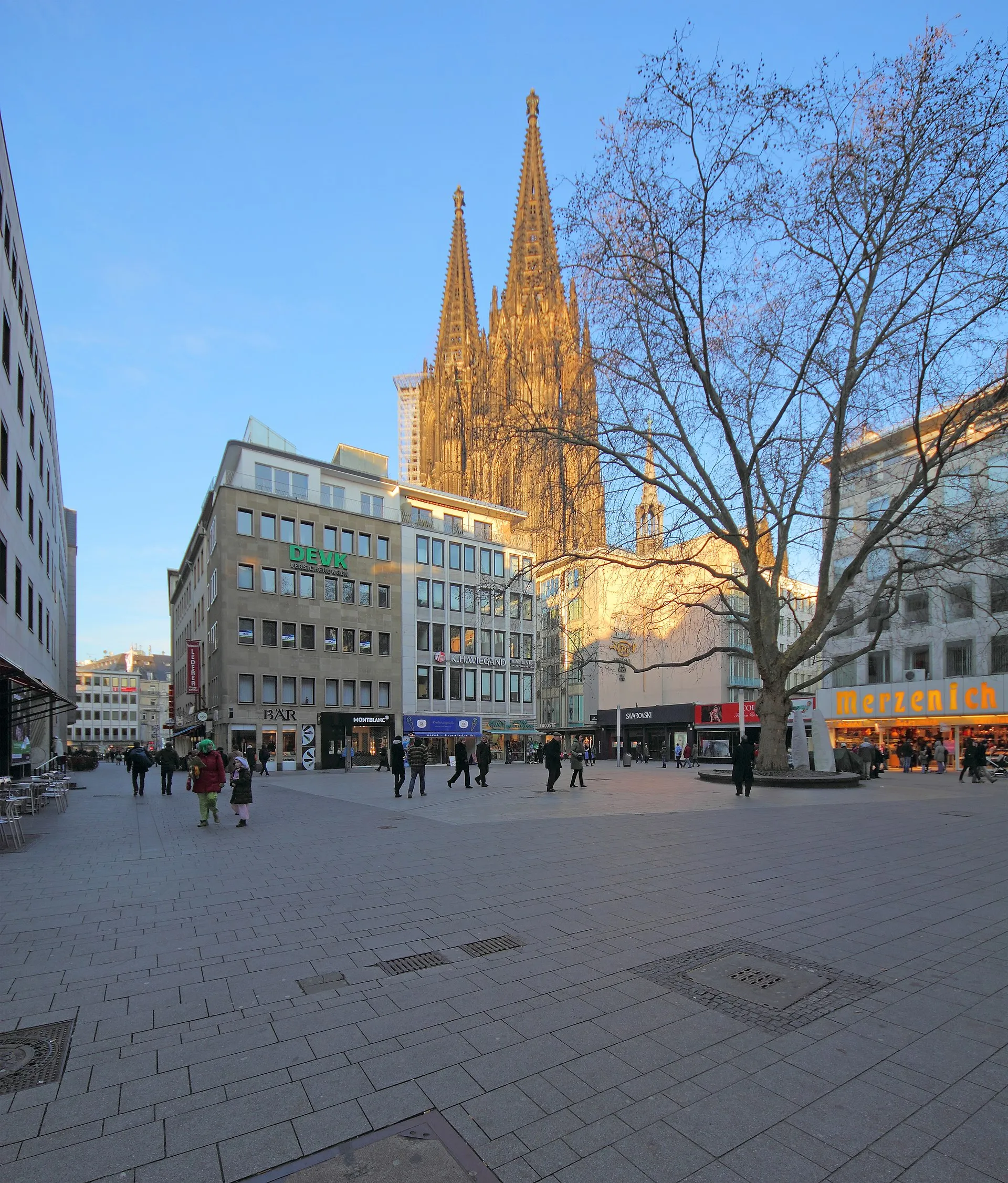 The Wallrafplatz in Cologne with the Cathedral in the background