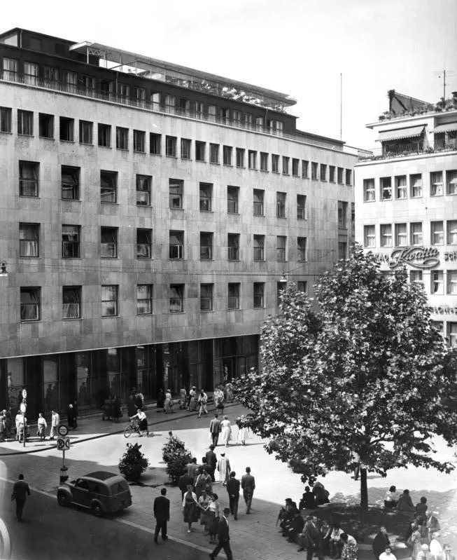 For documentary purposes the German Federal Archive often retained the original image captions , which may be erroneous, biased, obsolete or politically extreme