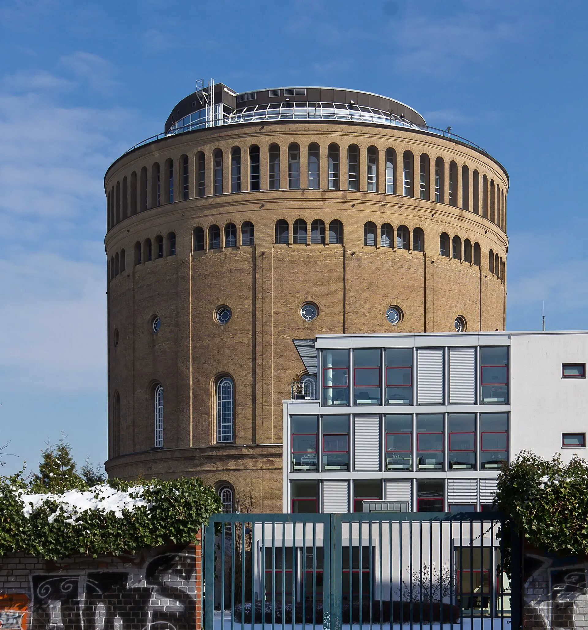 Denkmalgeschützter ehemaliger Wasserturm (heute: Hotel im Wasserturm), Köln. Ansicht von der Poststraße