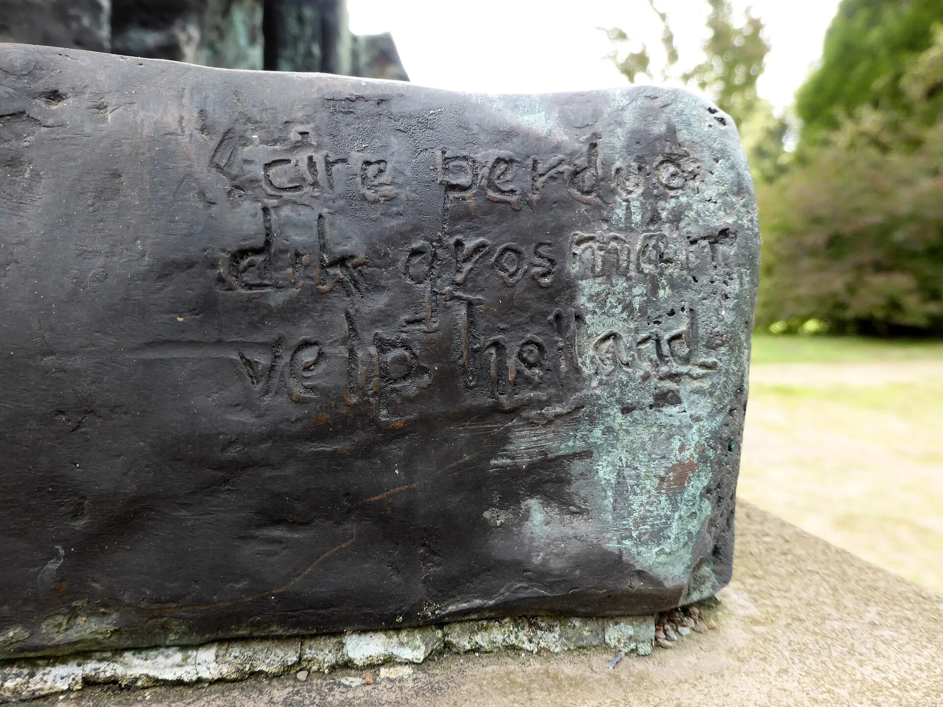 Ossip Zadkine Skulptur (Bronze) von 1943. Abguss von 1958 auf dem Westfriedhof (Köln) . Inschrift: "cire perdue – dik grosman – velp Holland".