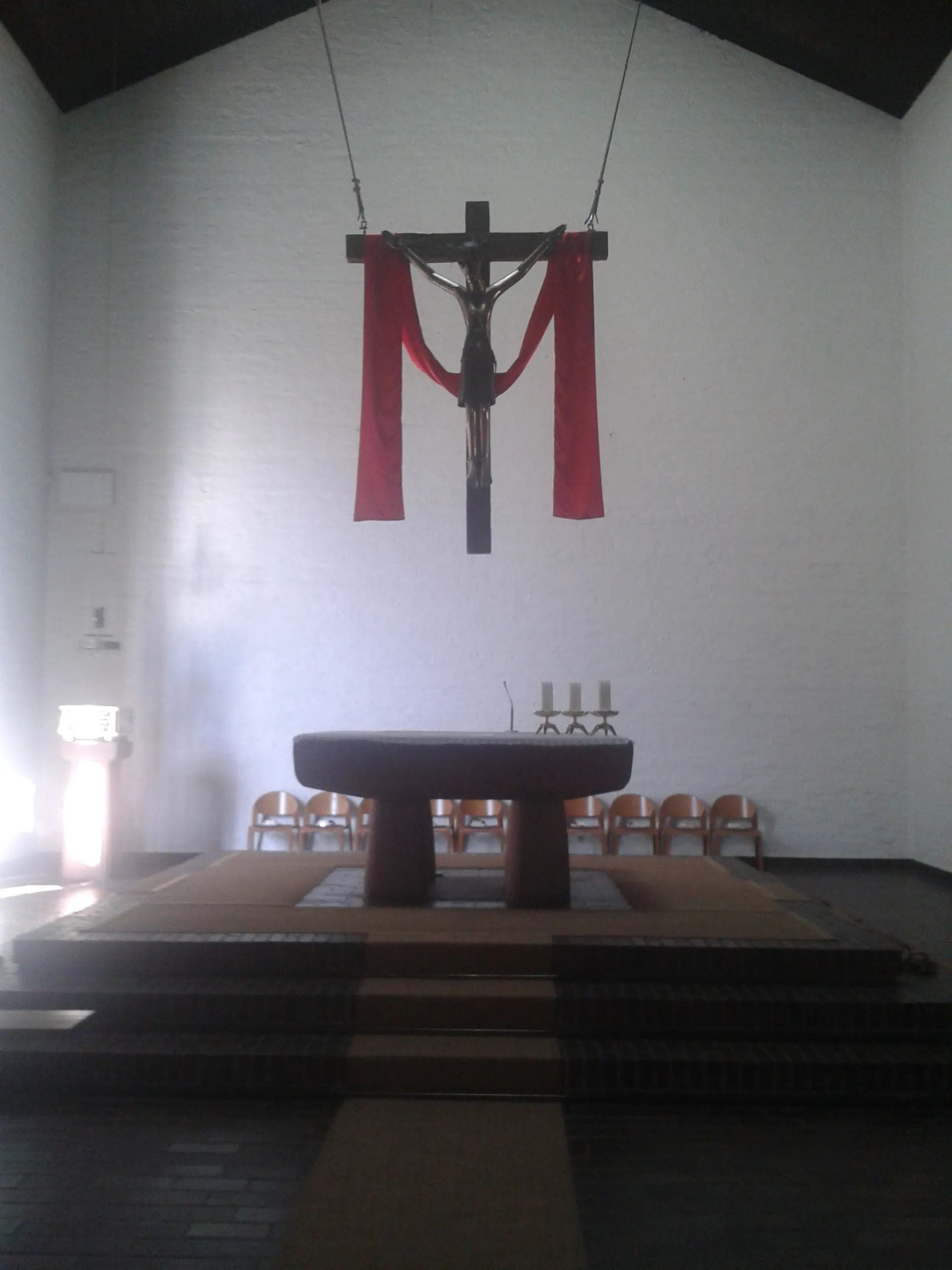 Altar und Kreuz