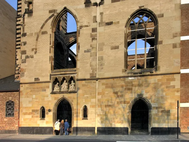 Alt St. Alban – Kirchenruine und Mahnmal am Quatermarkt