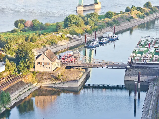 Deutzer Drehbrücke