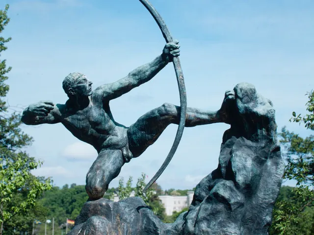 Herakles tötet die stymphalischen Vögel (Bourdelle)