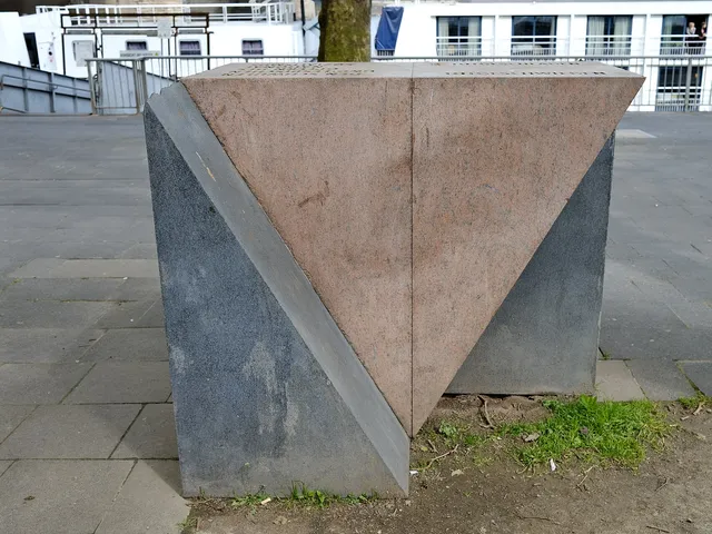 Mahnmal für die schwulen und lesbischen Opfer des Nationalsozialismus in Köln