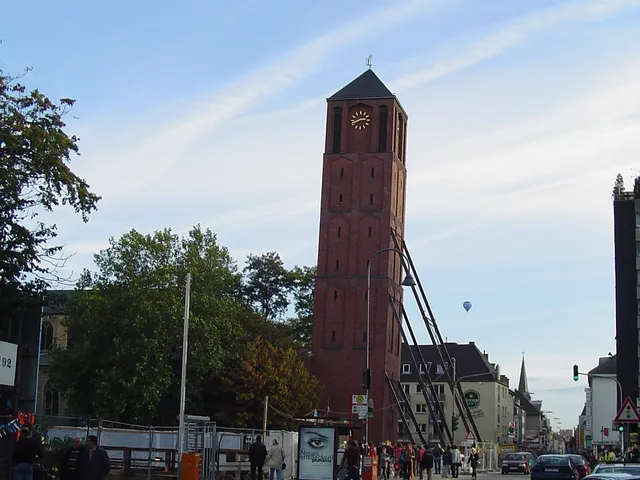 Schiefer Turm von Köln (St. Johann Baptist)