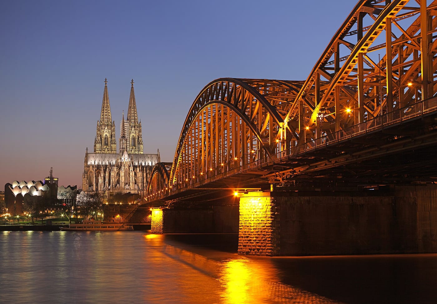 Hohenzollernbrücke mit Kölner Dom