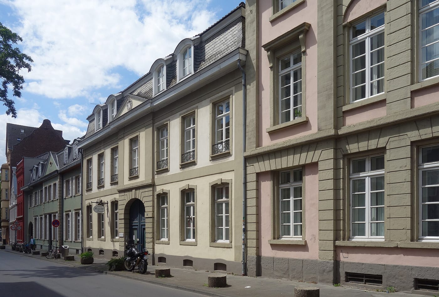 Historische Häuserzeile an der Mülheimer Freiheit