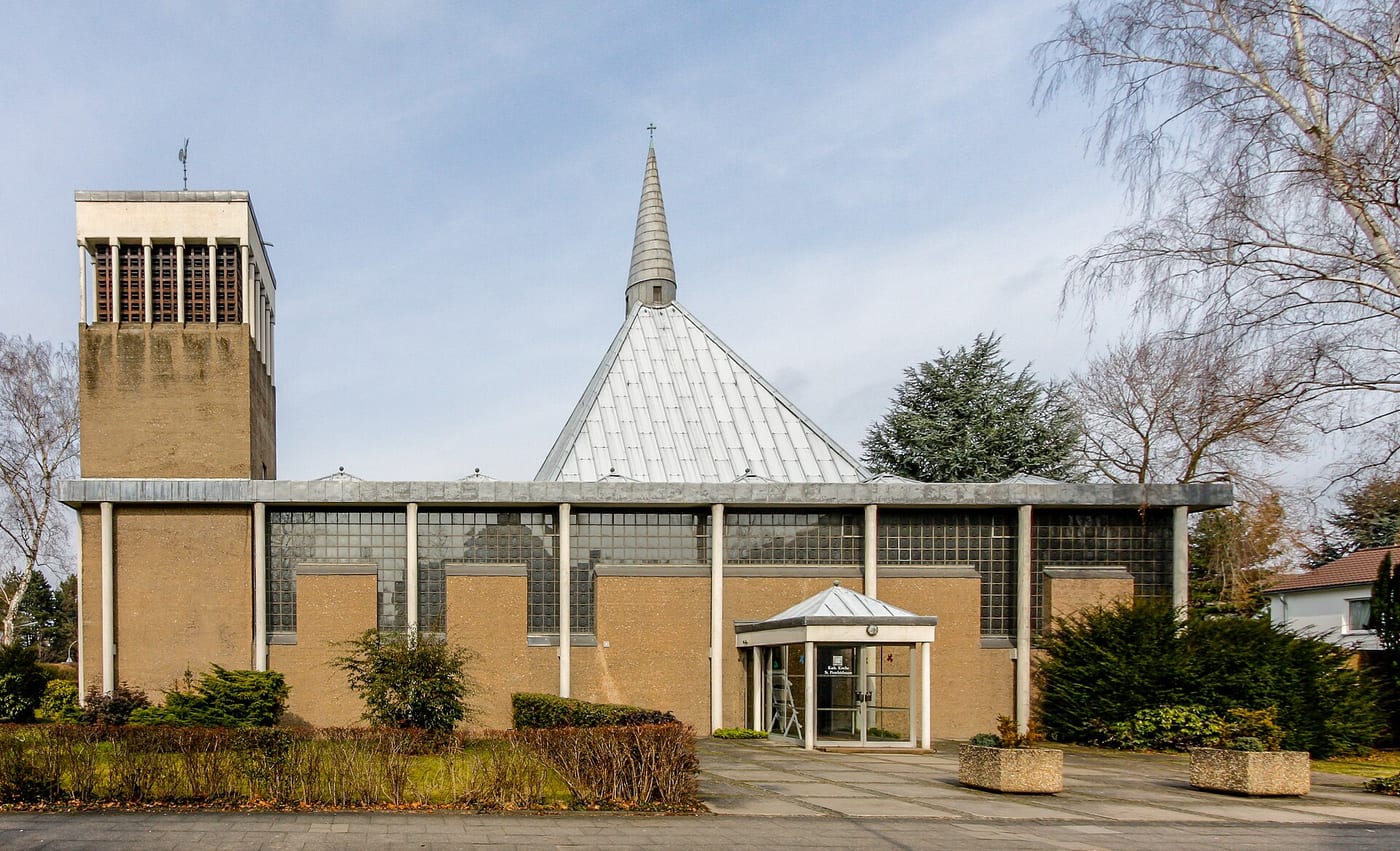 Kirche St. Fronleichnam (Köln-Porz-Urbach), ein Bau von Gottfried Böhm